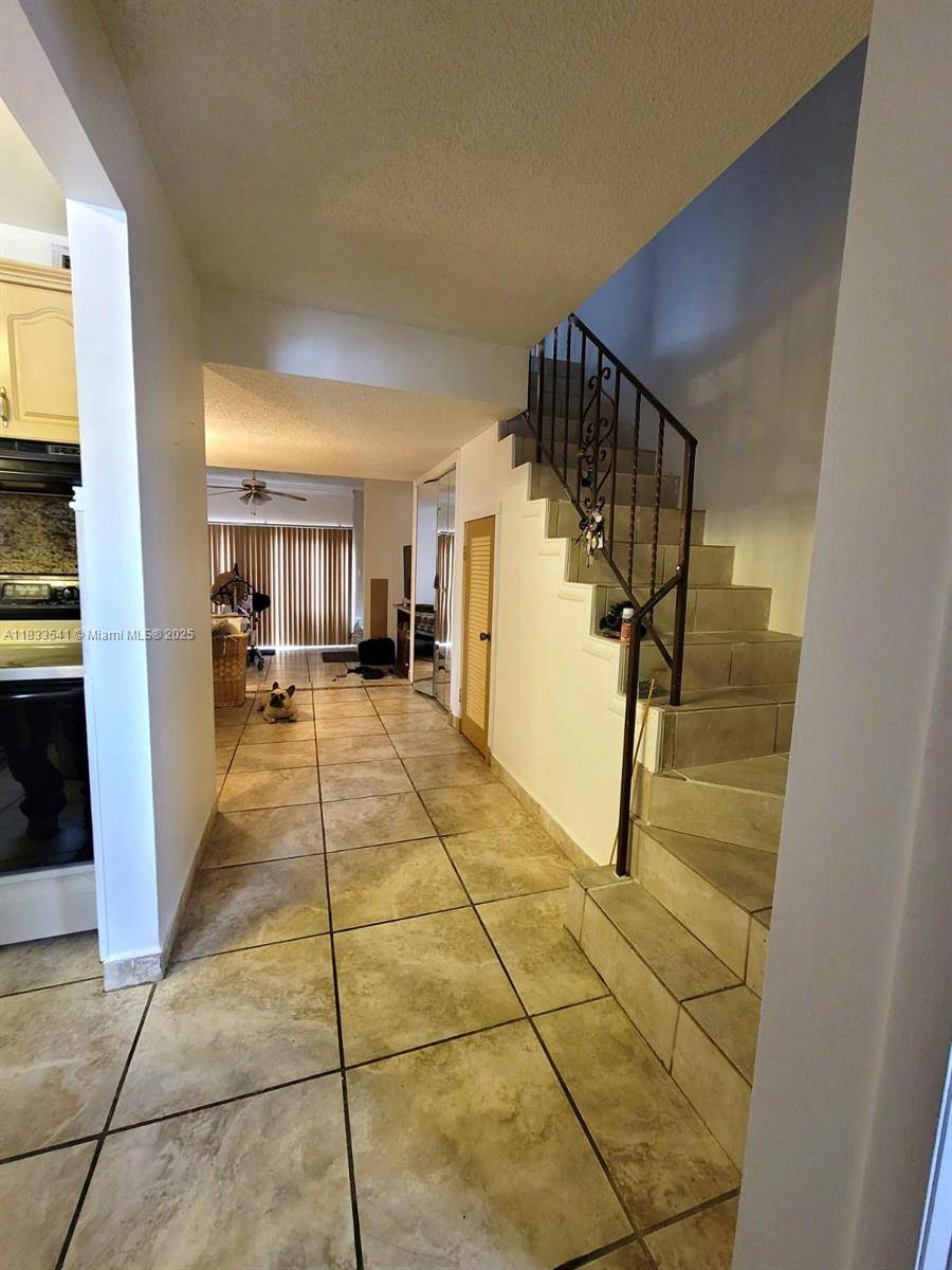 Hialeah, FL 33010,11 Olive Dr #J