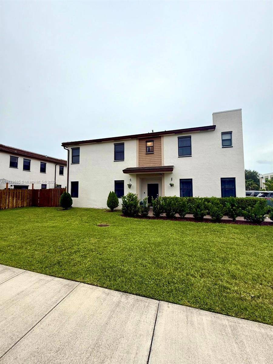Miami, FL 33179,529 NE 206th Ln #529