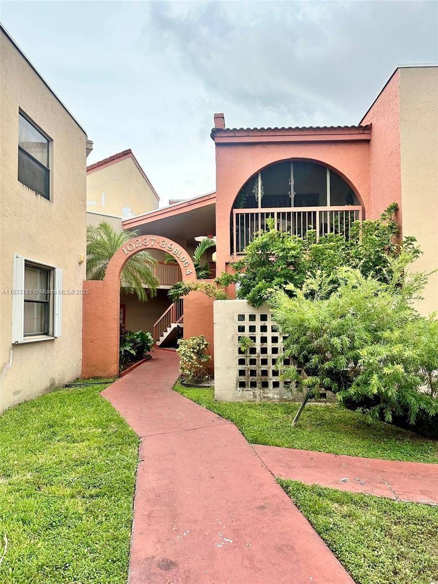 Miami, FL 33172,10237 NW 9th St Cir #210-4