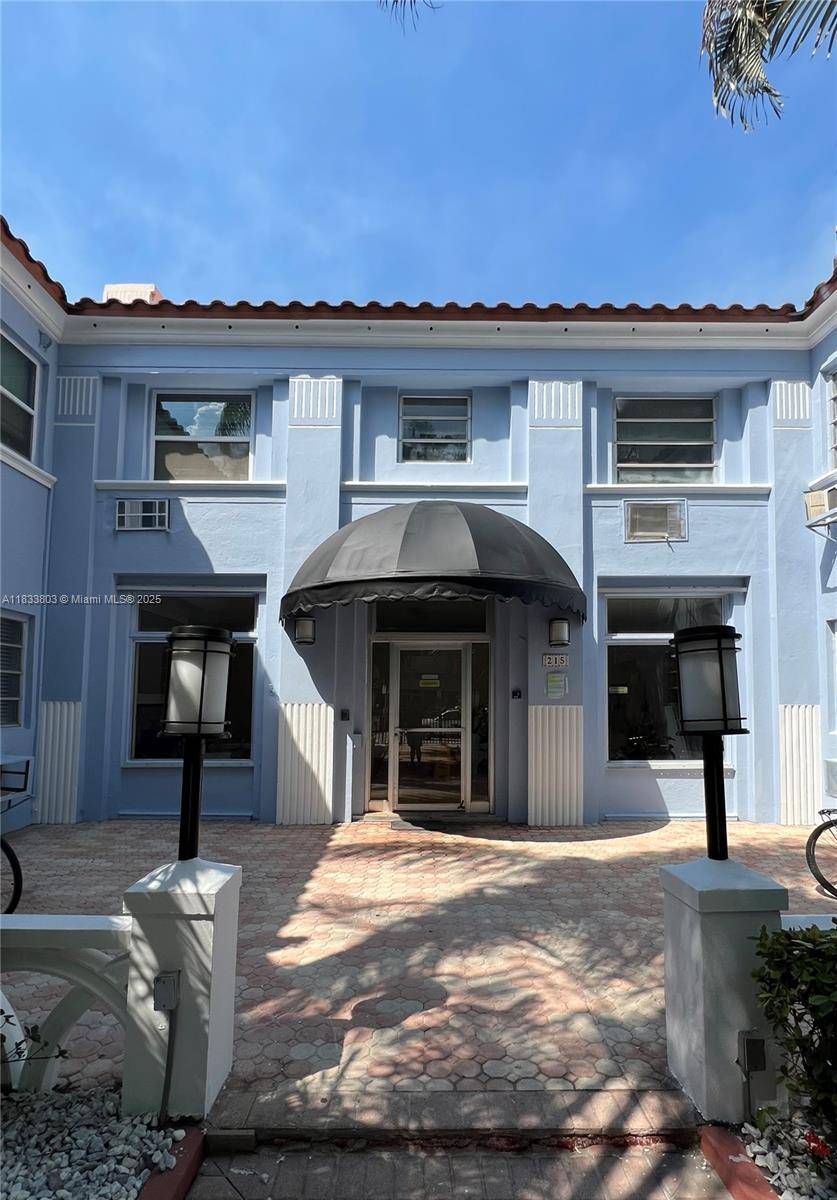 Miami Beach, FL 33140,215 30th St #15