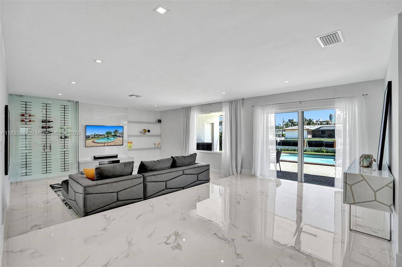 North Miami Beach, FL 33160,16433 NE 33rd Ave
