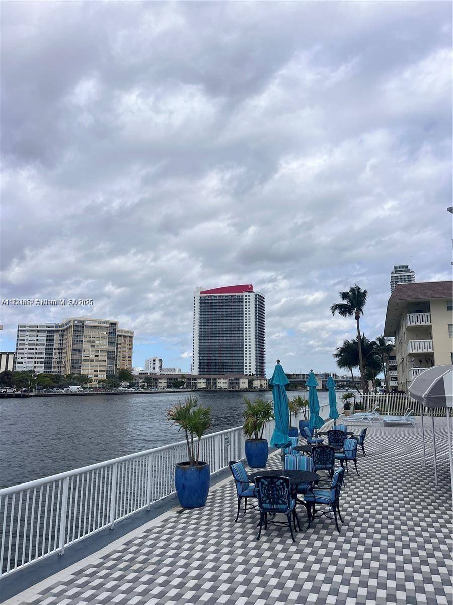 Hallandale Beach, FL 33009,1913 S Ocean Dr #302