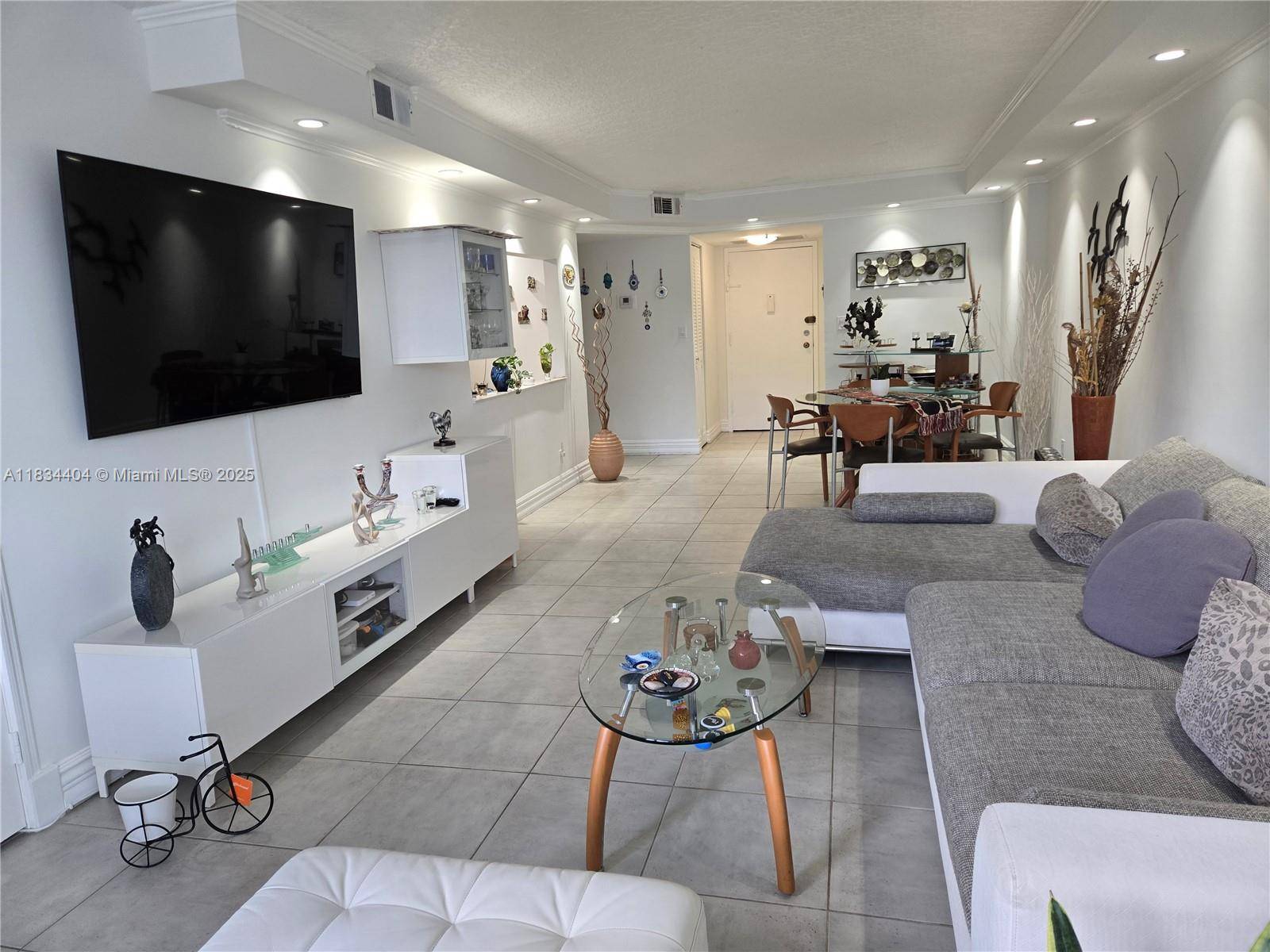 Hallandale Beach, FL 33009,1000 Parkview Dr #114