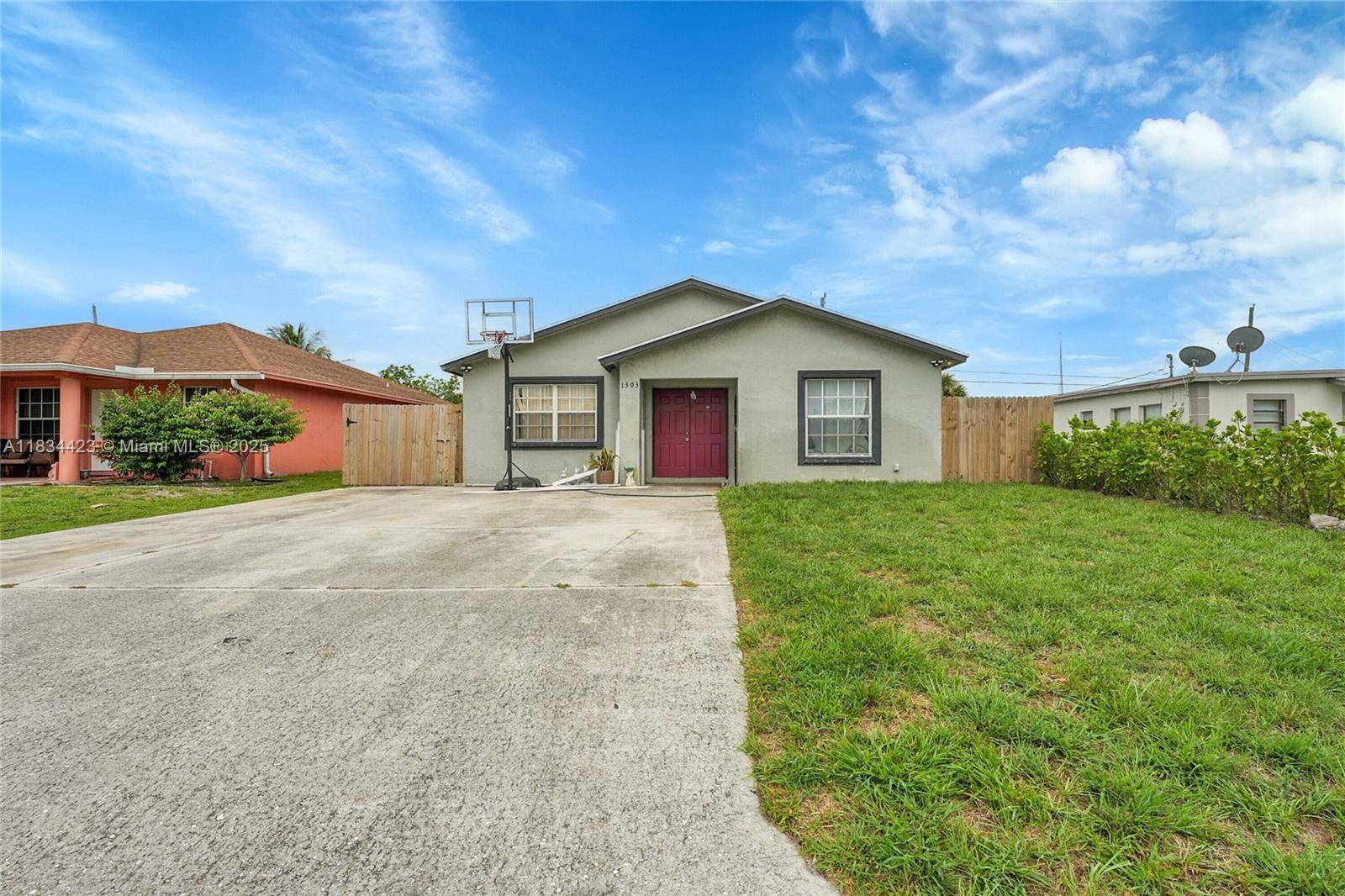 Riviera Beach, FL 33404,1303 W 6th St