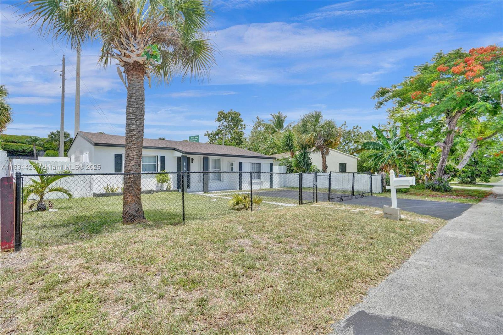 Hollywood, FL 33020,1610 S 29th Ave