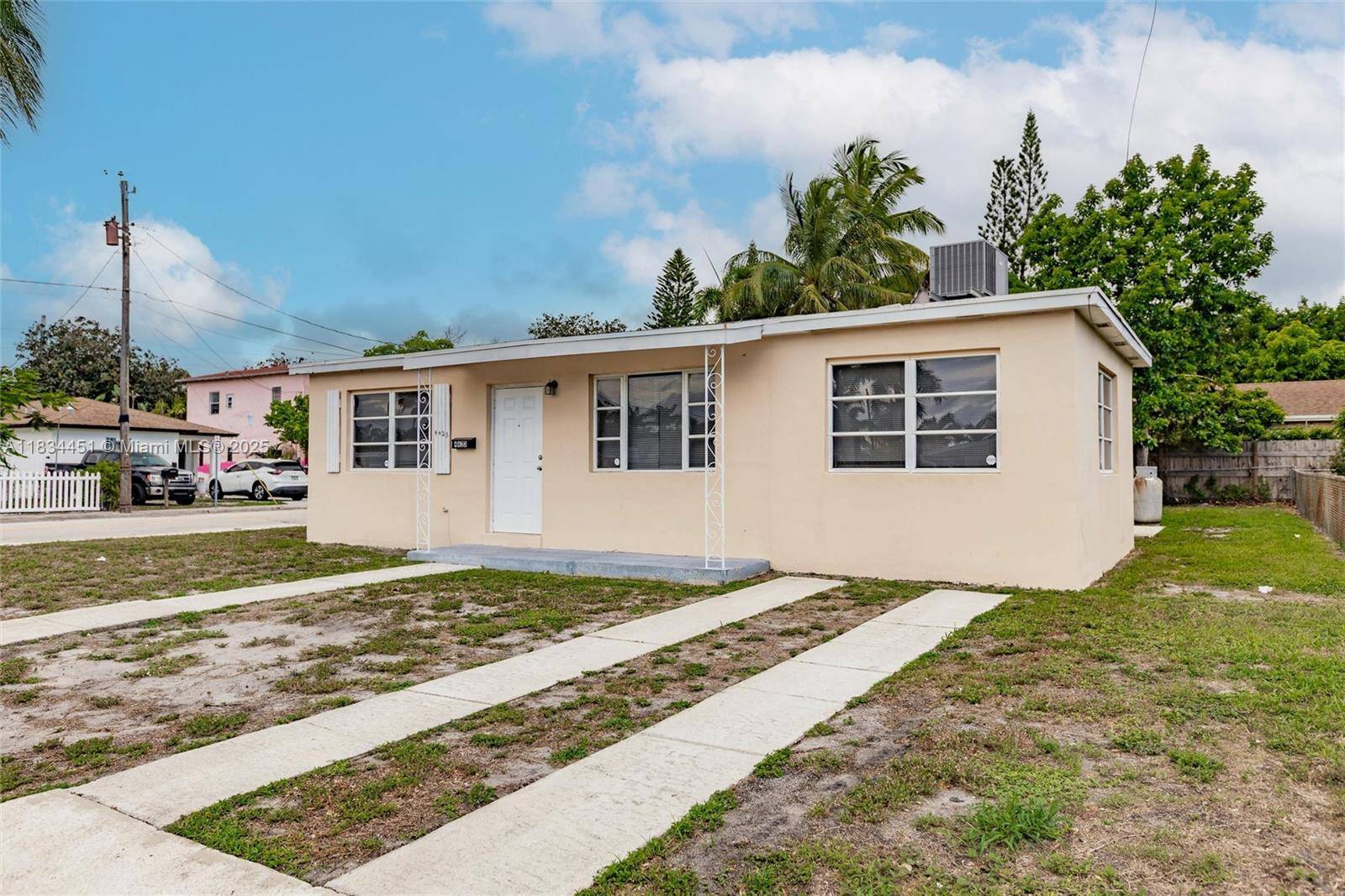 West Palm Beach, FL 33405,4423 Lake Ave