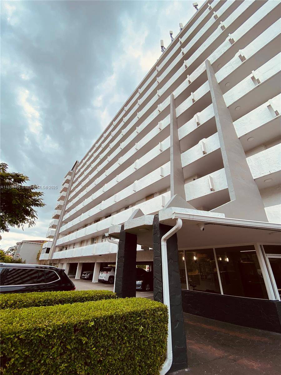 North Miami Beach, FL 33160,3545 NE 166th St #805