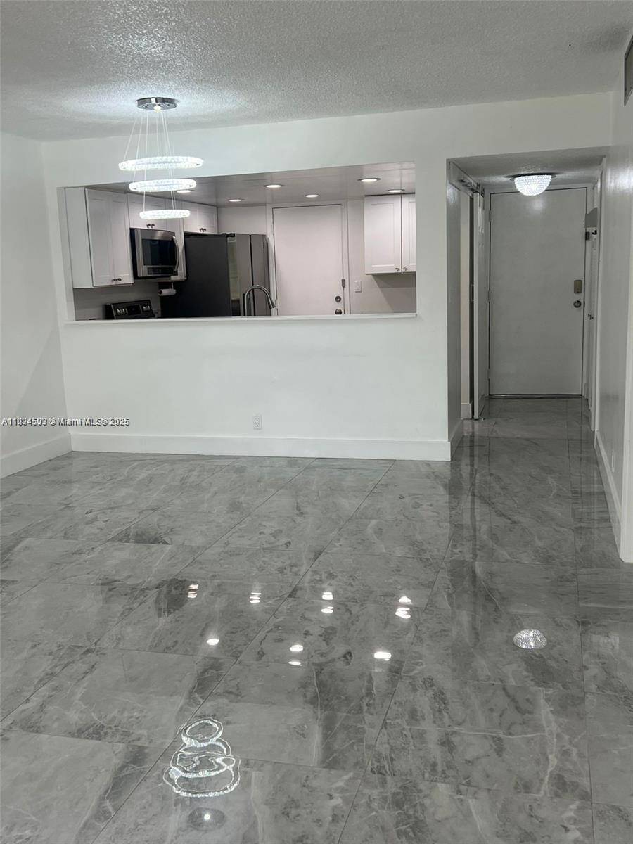 Plantation, FL 33317,406 NW 68th #215