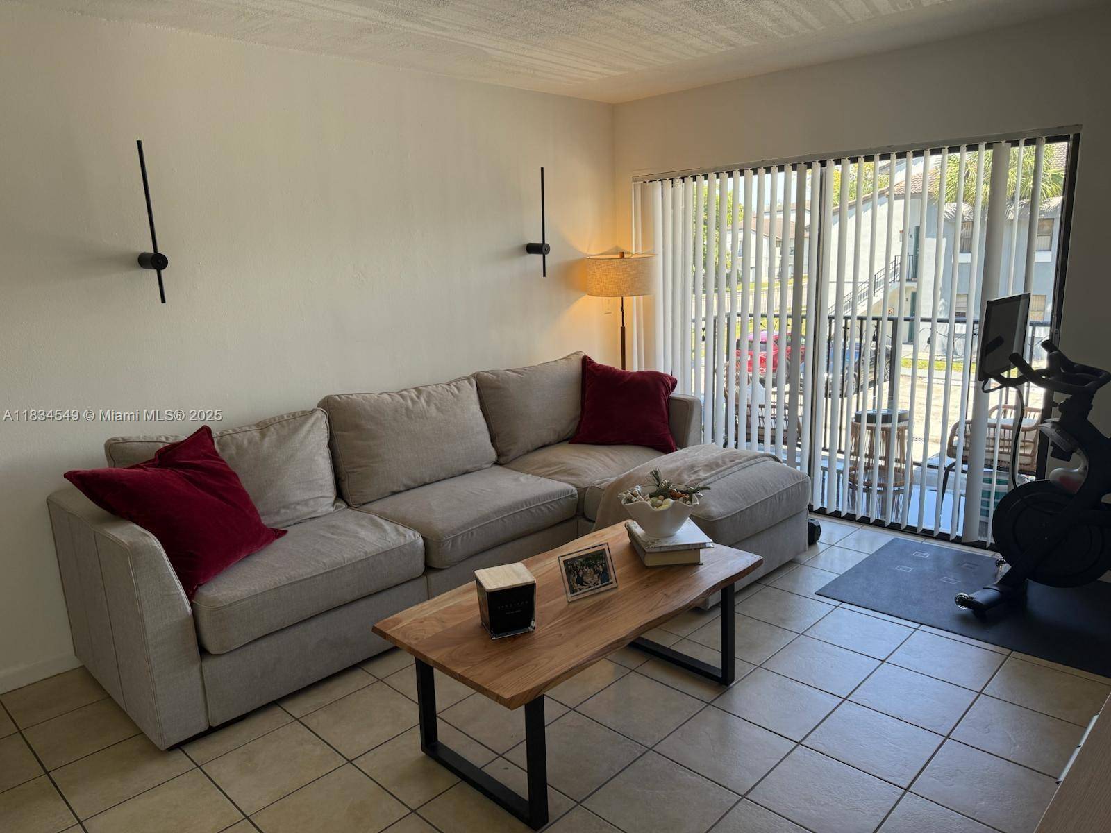 Hialeah, FL 33015,7180 NW 179th St #202