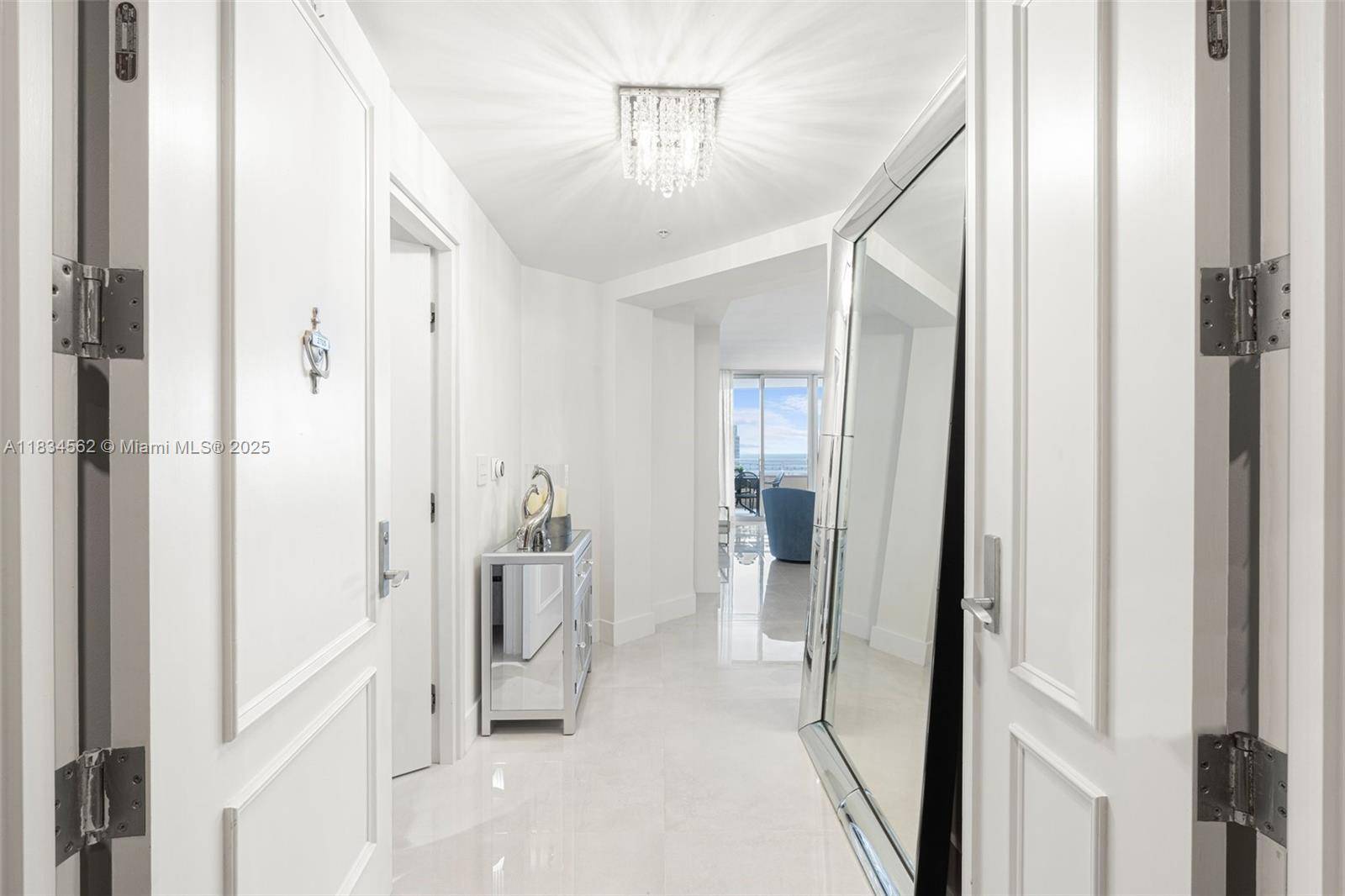 Miami, FL 33131,848 Brickell Key Dr #2705