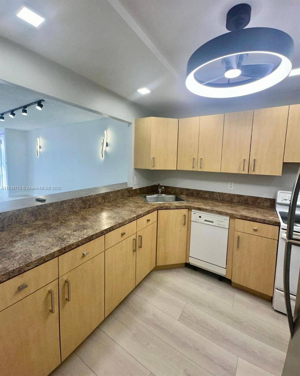 Hallandale Beach, FL 33009,701 Three Islands Blvd #317