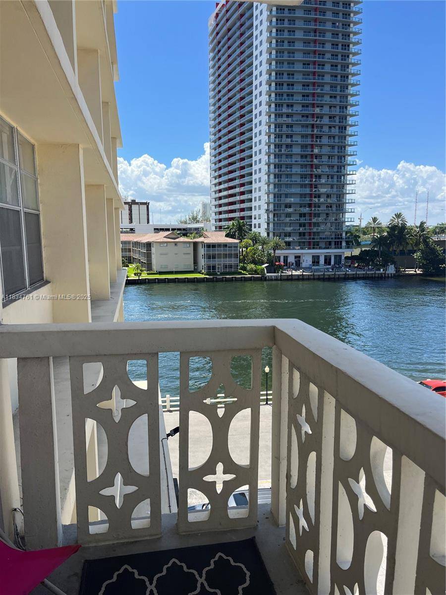 Hallandale Beach, FL 33009,1817 S Ocean Dr #419