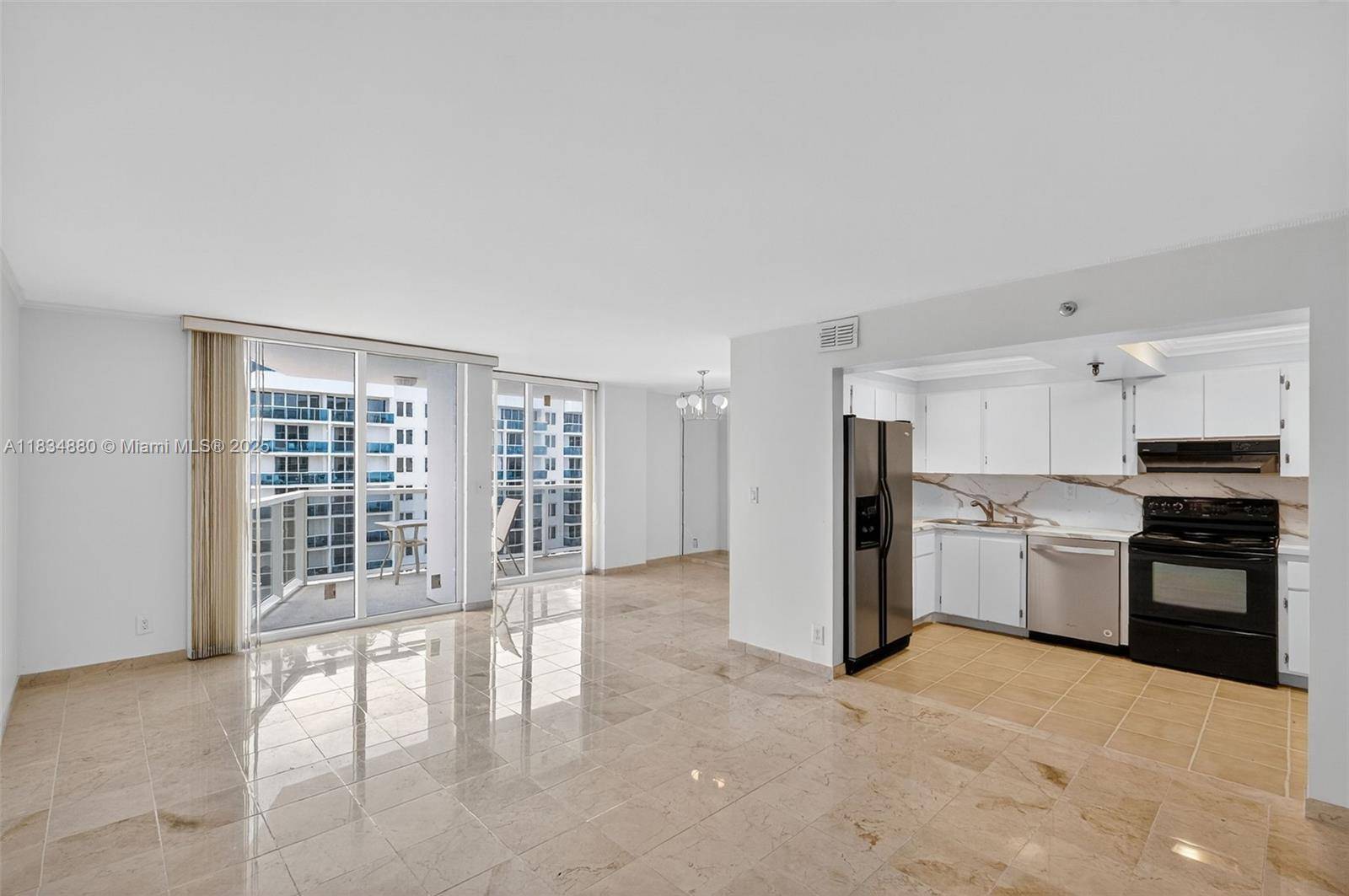 Miami Beach, FL 33140,2401 Collins Ave #1703