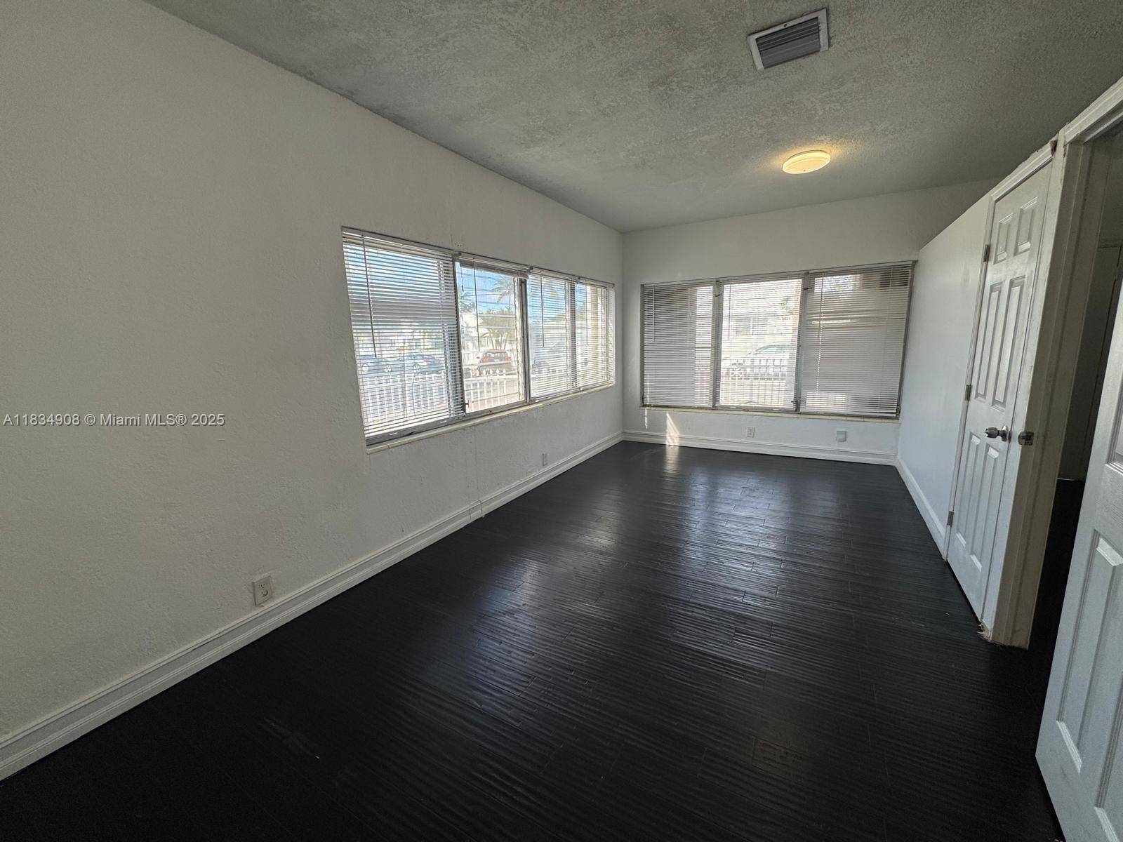 Miami Beach, FL 33141,8140 Crespi Blvd #-