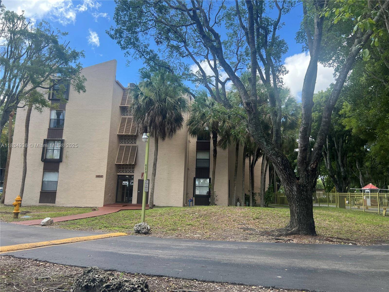 Miami, FL 33186,14311 N Kendall Dr #105A
