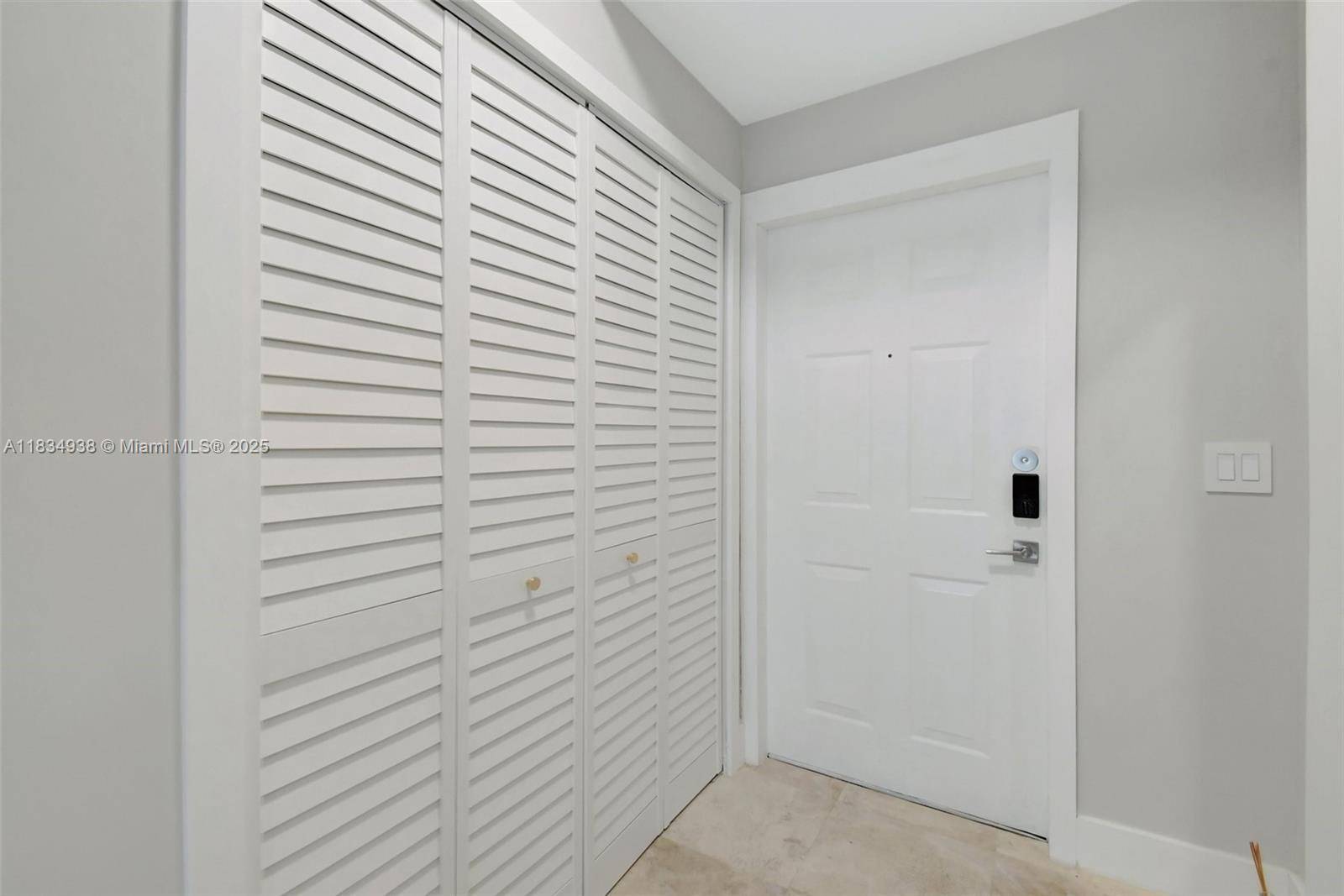 Aventura, FL 33160,3205 NE 184th St #9106