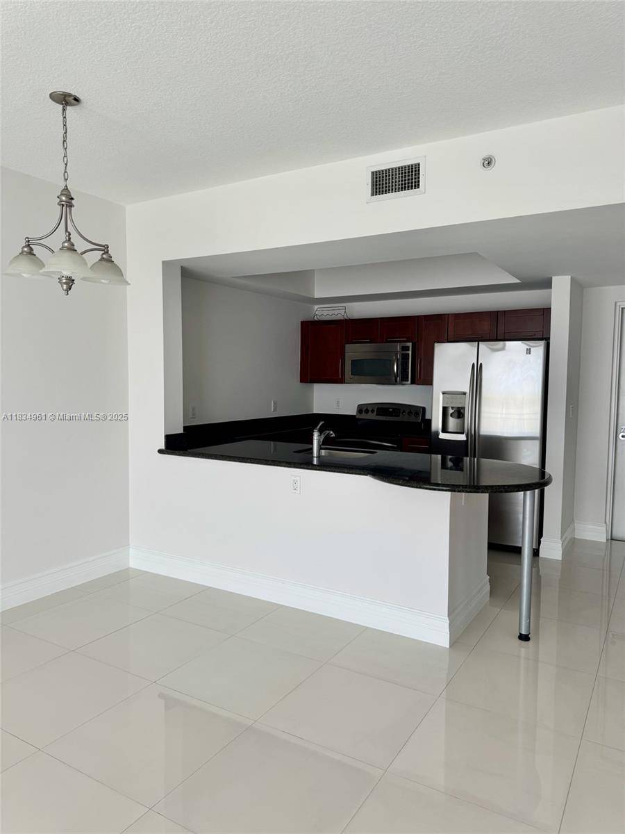 Miami, FL 33156,7275 SW 90th St #C413