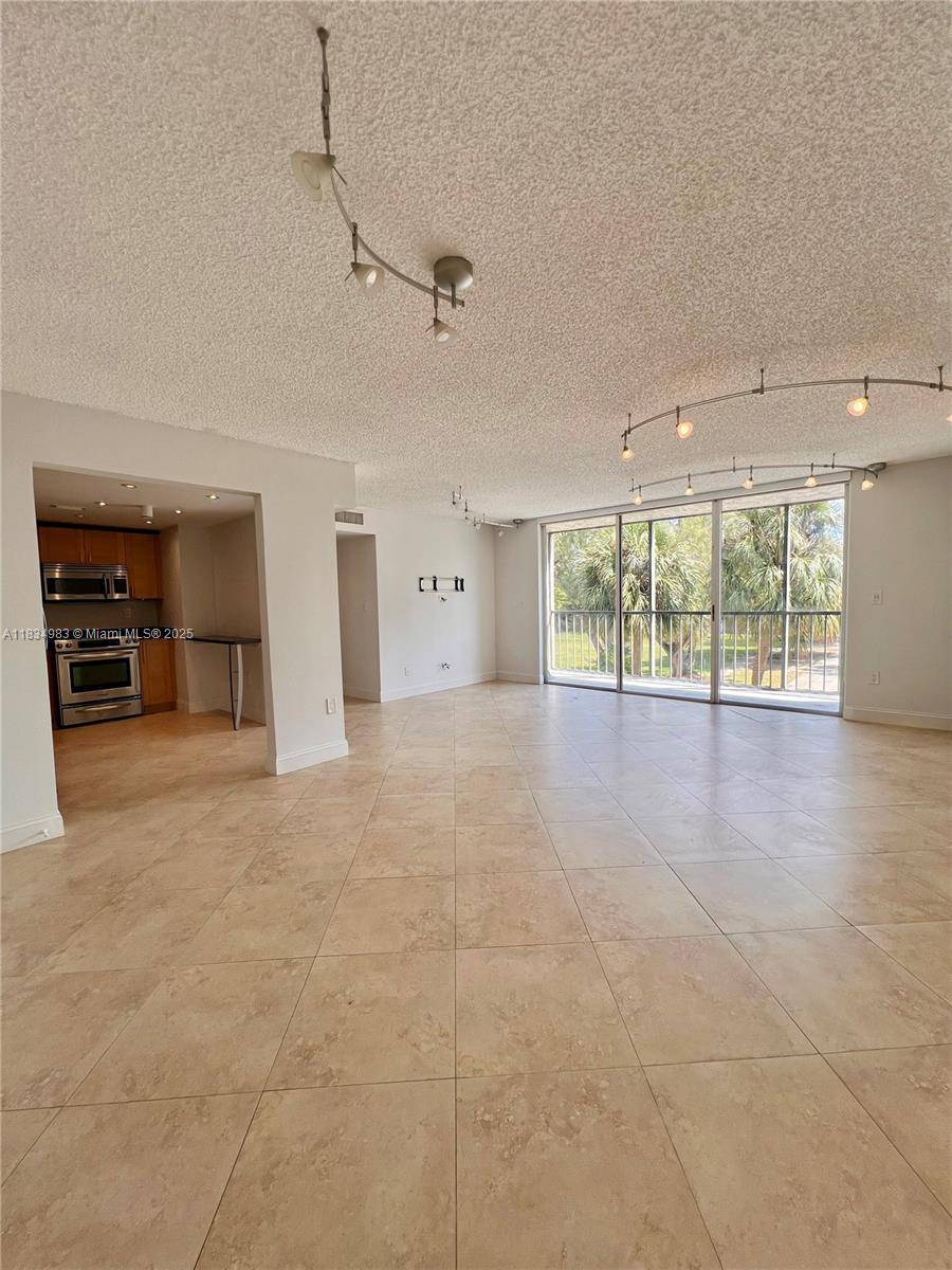 Sunny Isles Beach, FL 33160,17600 N Bay Rd #N304