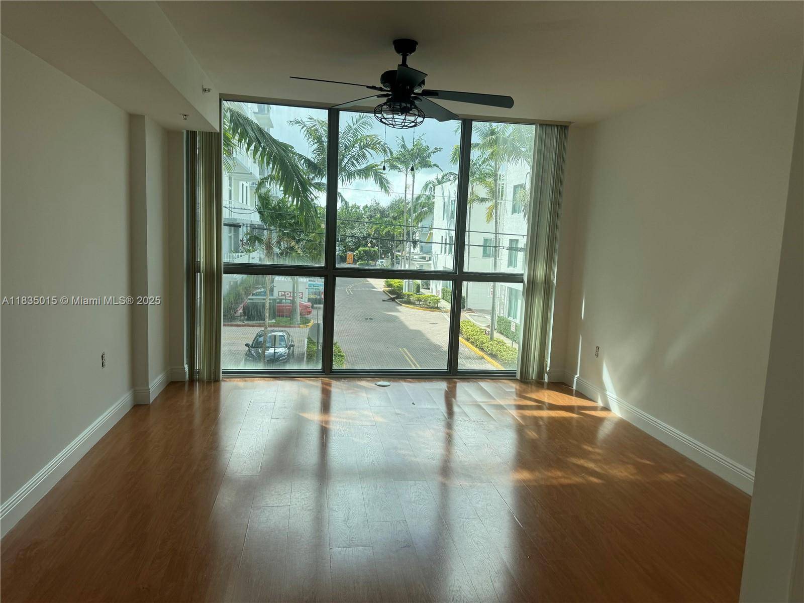 Hollywood, FL 33020,140 S Dixie Hwy #TH102