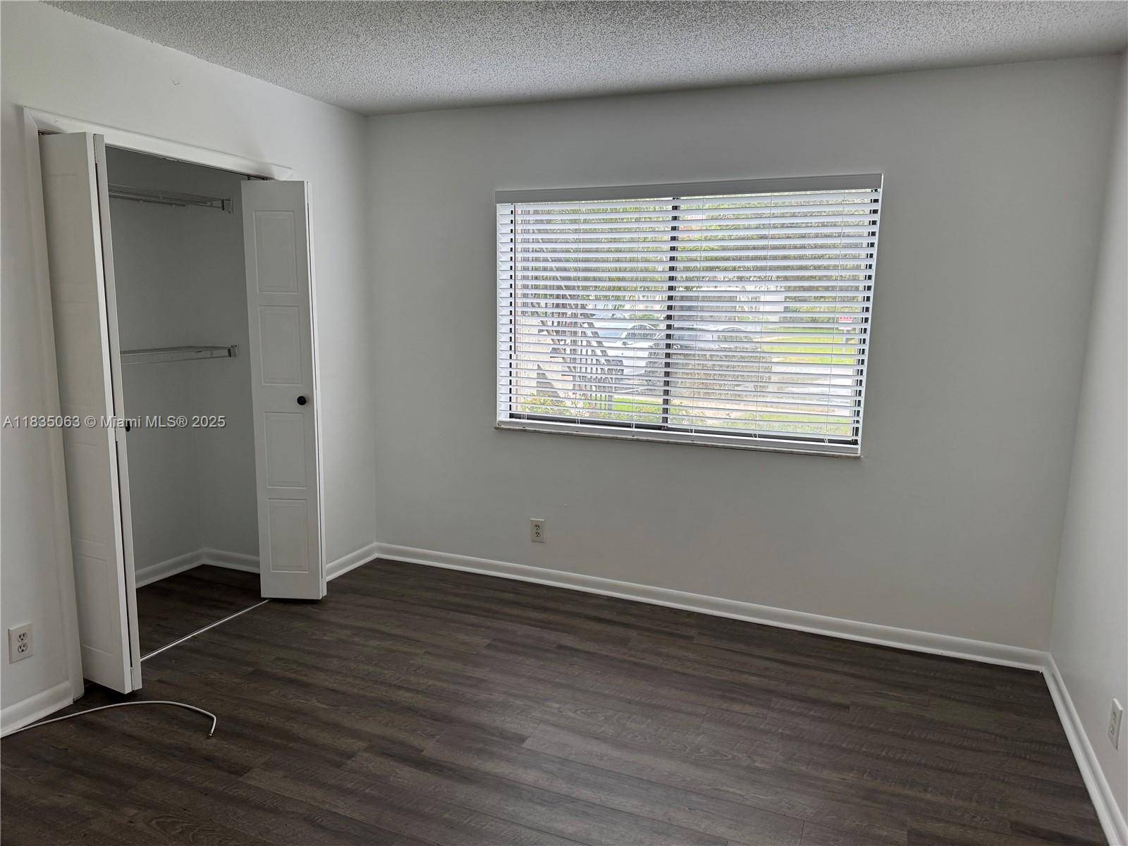 Weston, FL 33326,417 Lakeview Dr #104