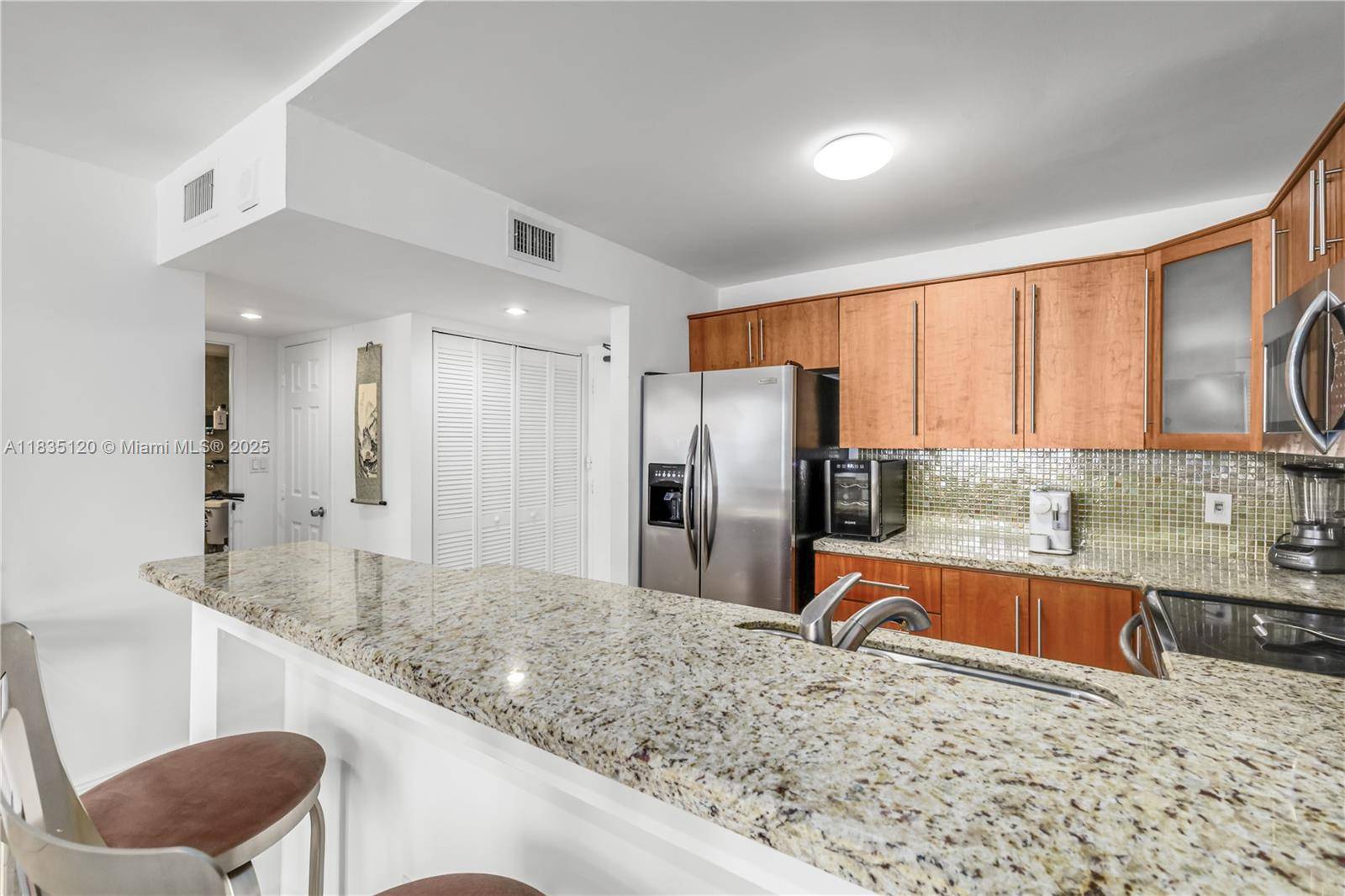 Miami Beach, FL 33139,401 Ocean Dr #1024