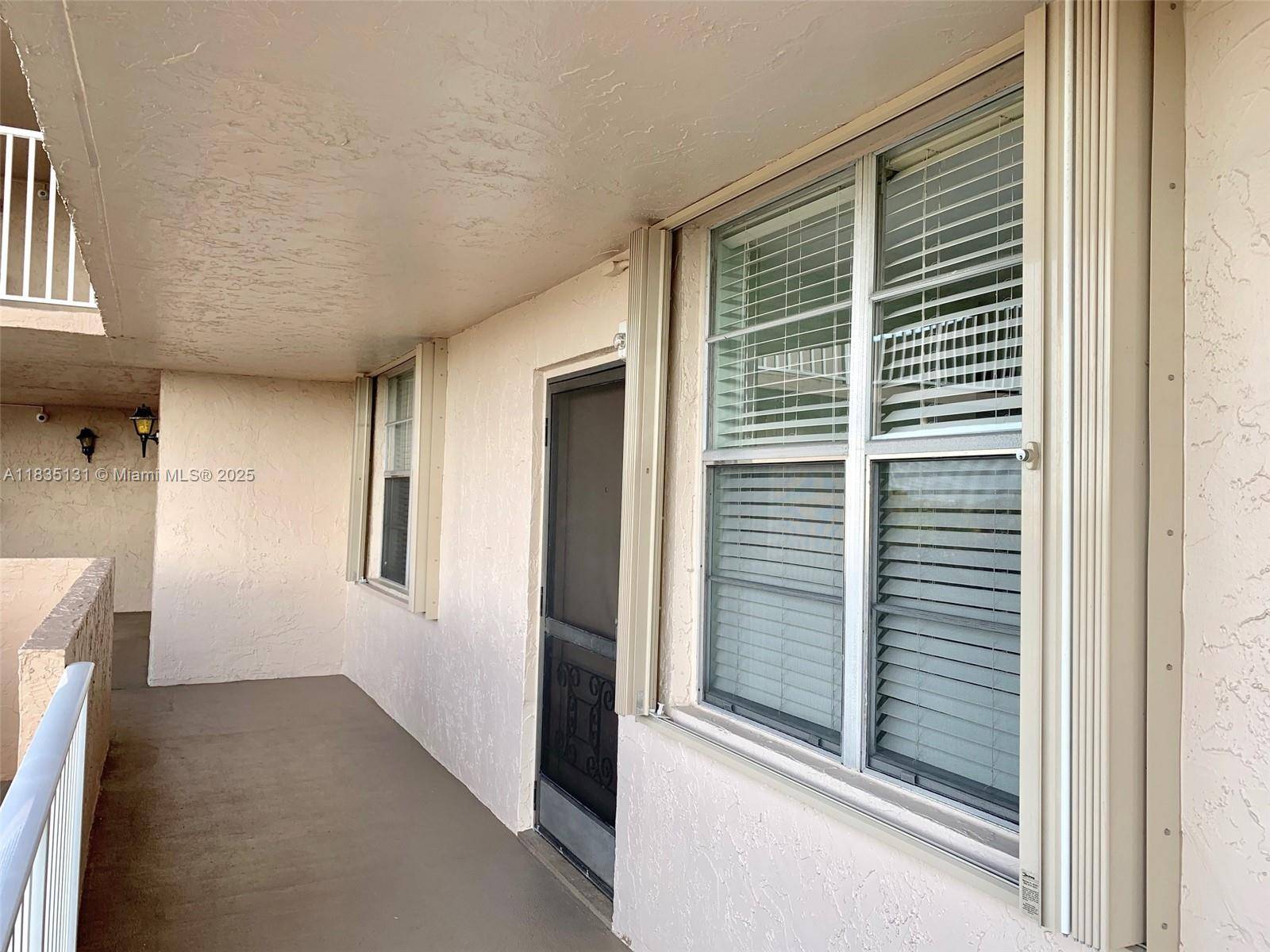 Plantation, FL 33324,250 Jacaranda Dr #507