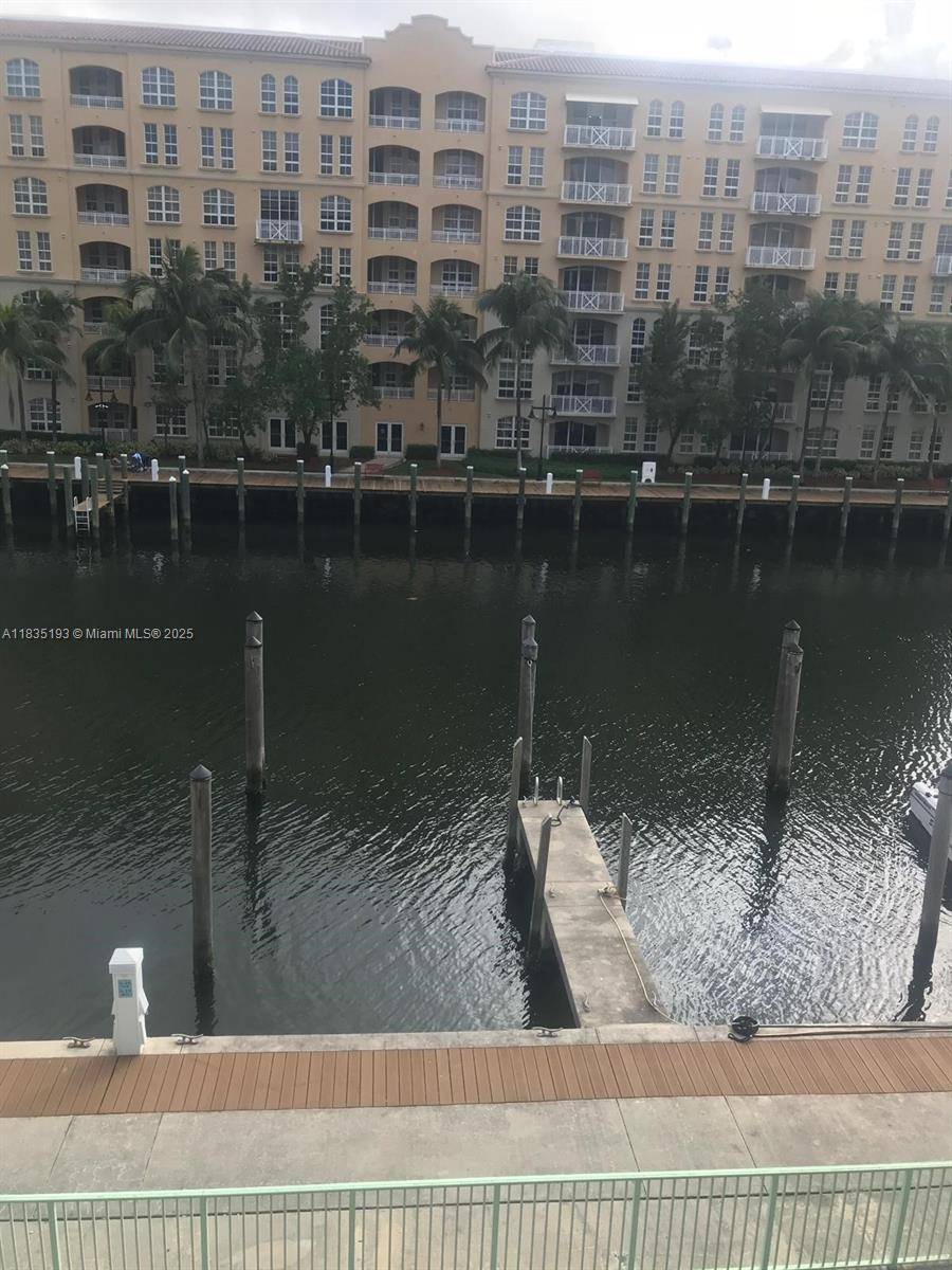 Aventura, FL 33180,2950 NE 188th St #222