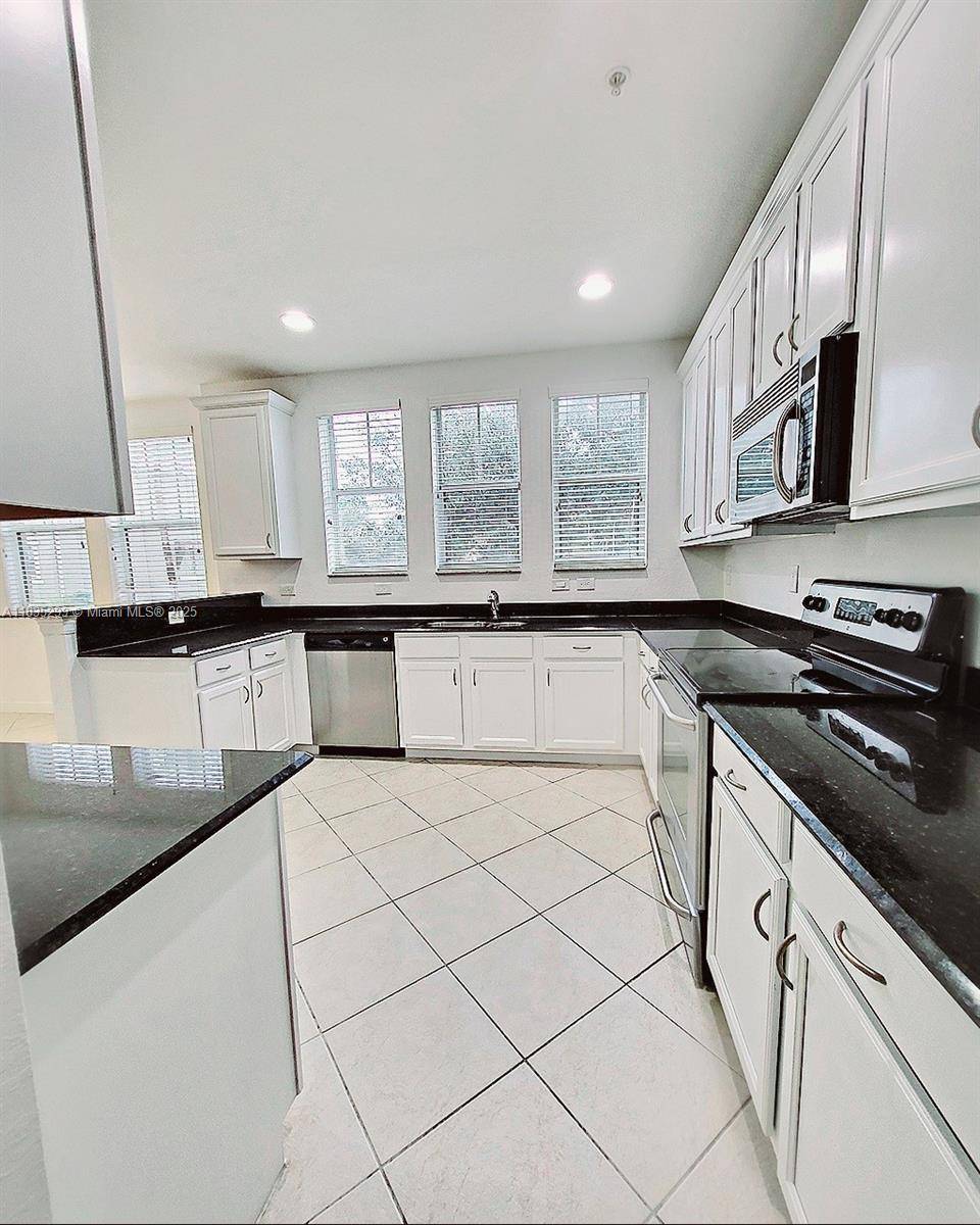 West Palm Beach, FL 33401,430 Amador Ln #7