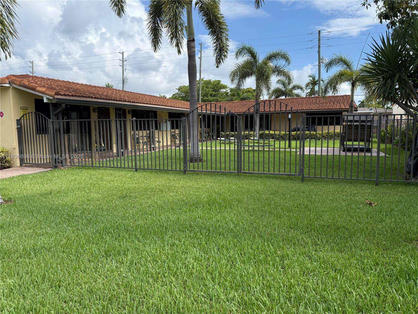 Hallandale Beach, FL 33009,811 NE 10th St #1-5