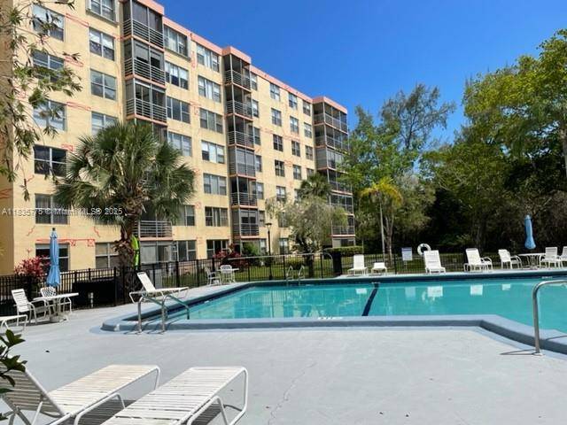 Miami, FL 33160,17890 W Dixie Hwy #219