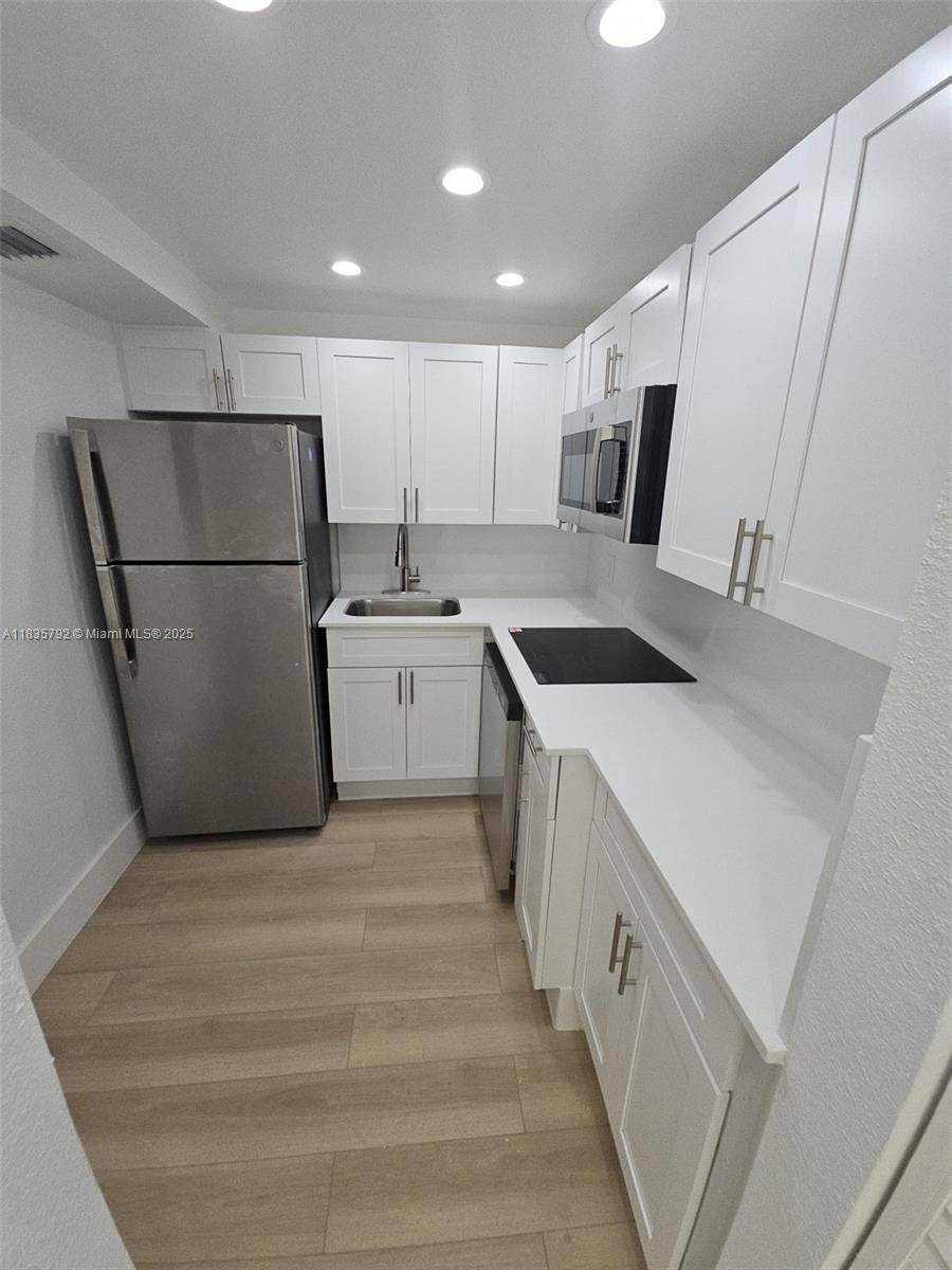 Miami Beach, FL 33141,8101 Crespi Blvd #403