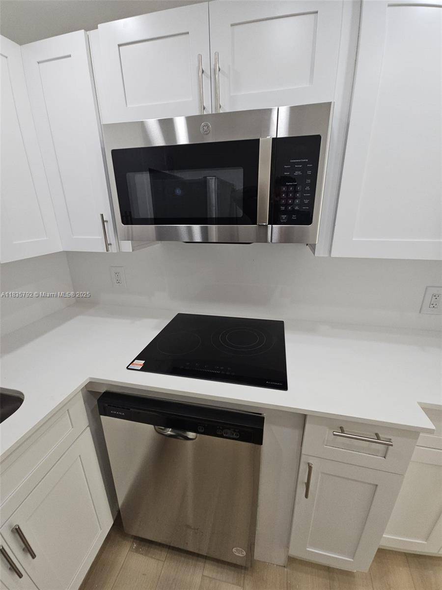 Miami Beach, FL 33141,8101 Crespi Blvd #403