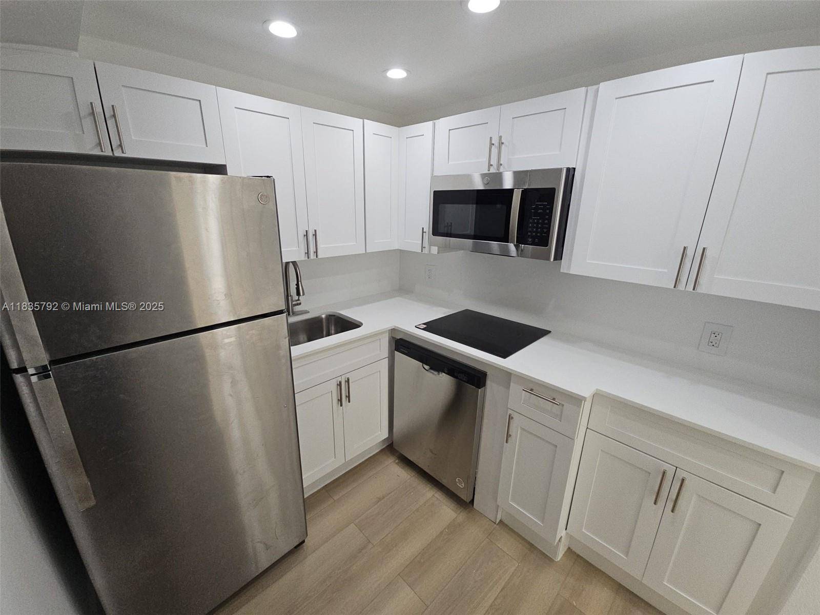 Miami Beach, FL 33141,8101 Crespi Blvd #403
