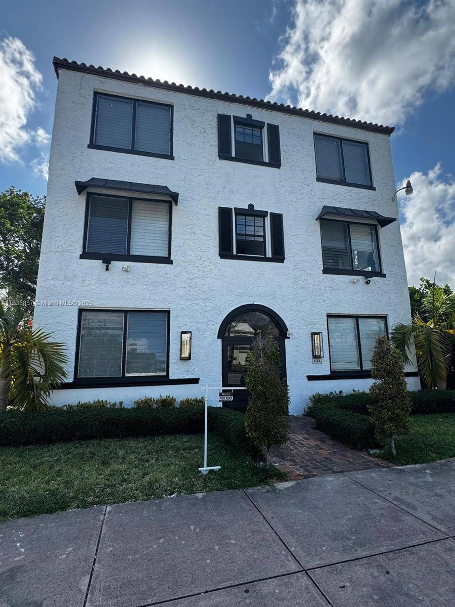 Coral Gables, FL 33134,444 Ponce De Leon Blvd #12