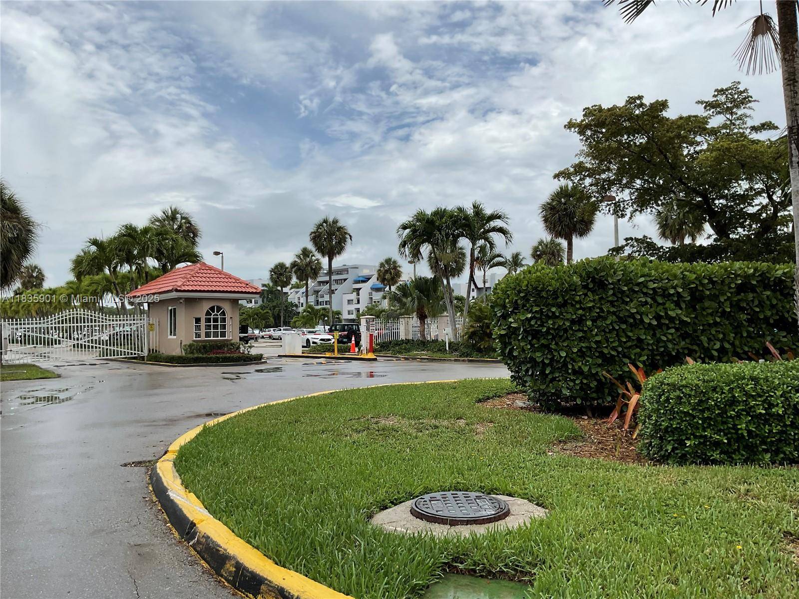 Sunny Isles Beach, FL 33160,400 Kings Point Dr #623