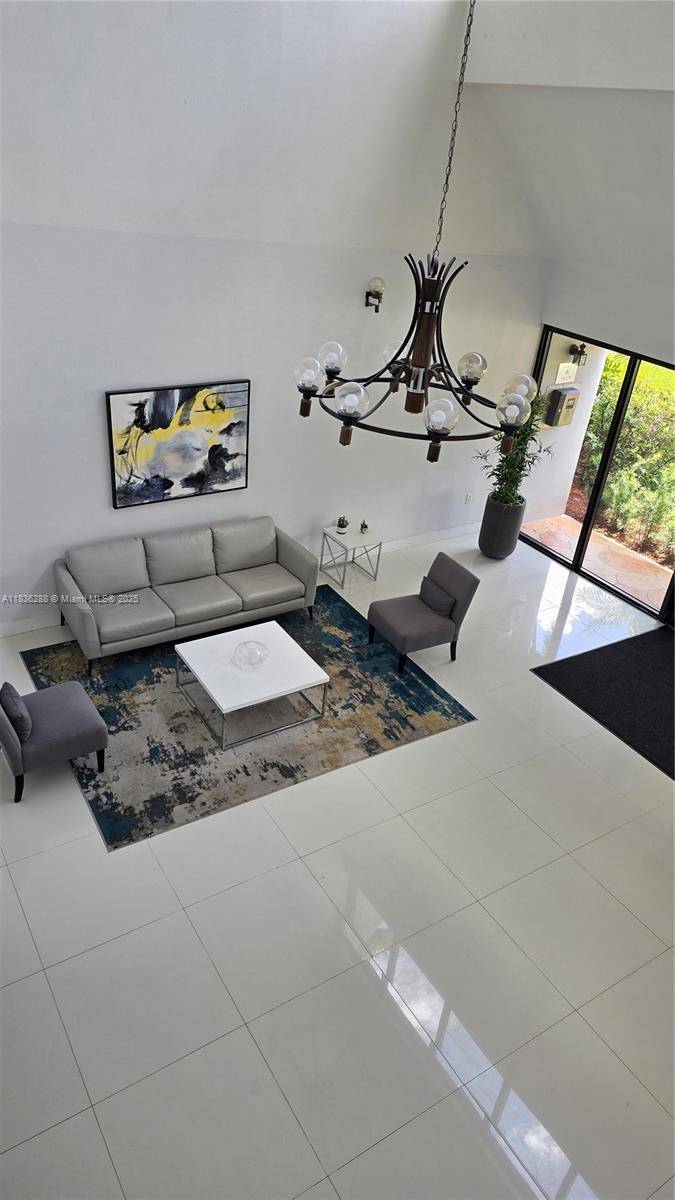 Weston, FL 33326,200 Lakeview Dr #208