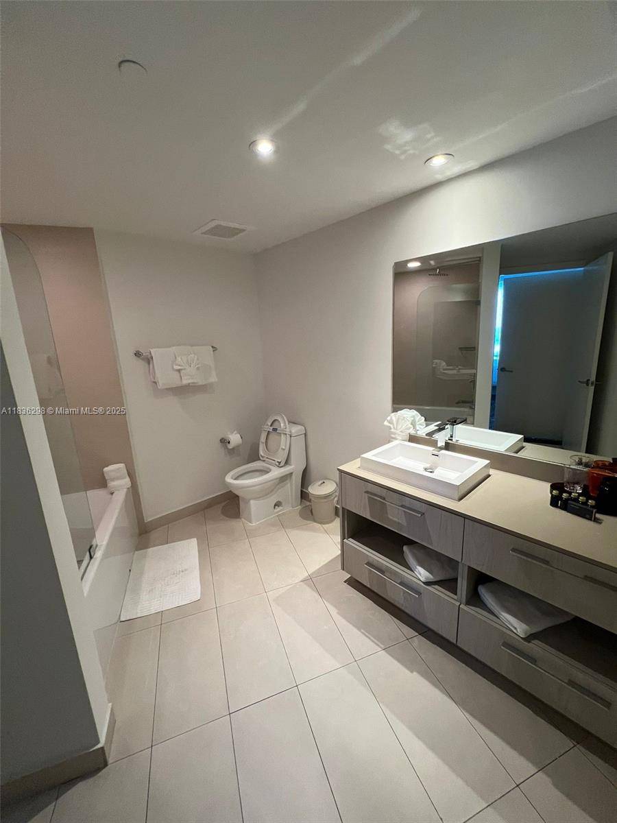 Hollywood, FL 33019,4111 S Ocean Dr #2004