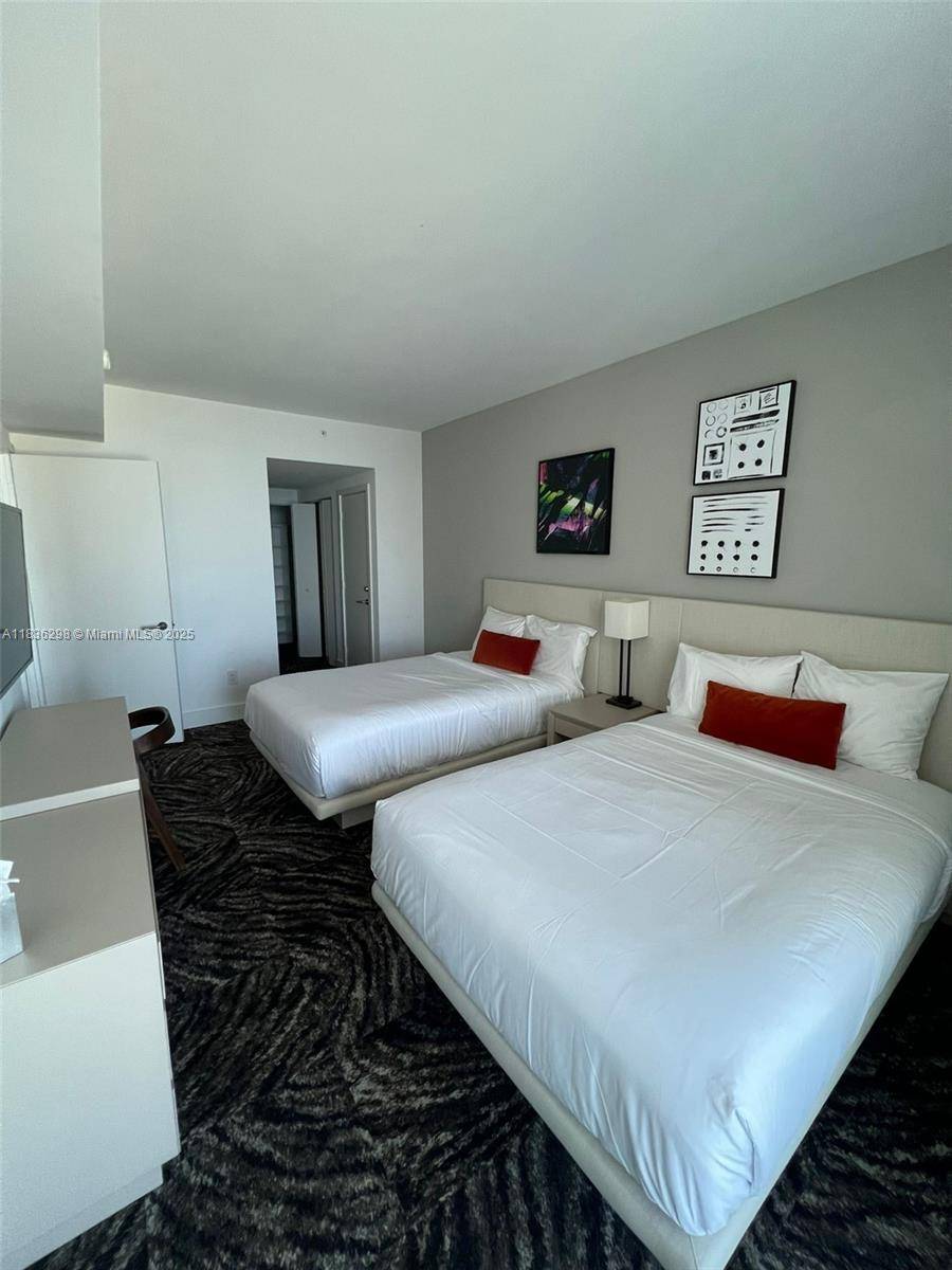 Hollywood, FL 33019,4111 S Ocean Dr #2004