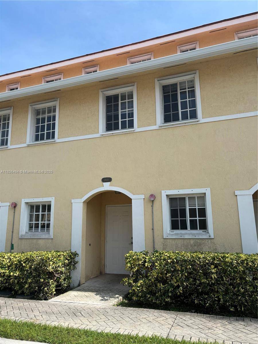 North Miami Beach, FL 33162,2050 NE 167th St #3-124