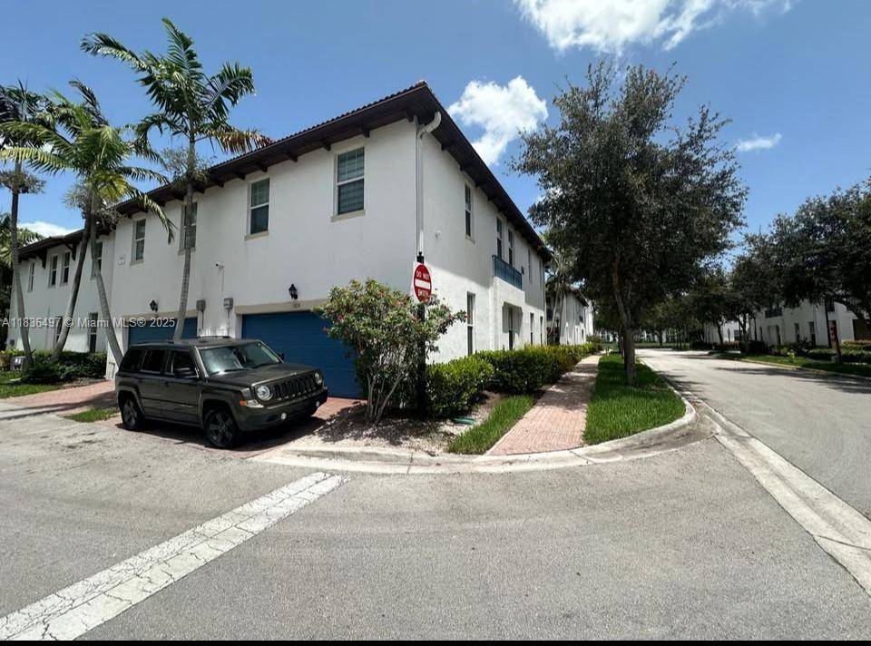 Miramar, FL 33025,11838 SW 26th St #401