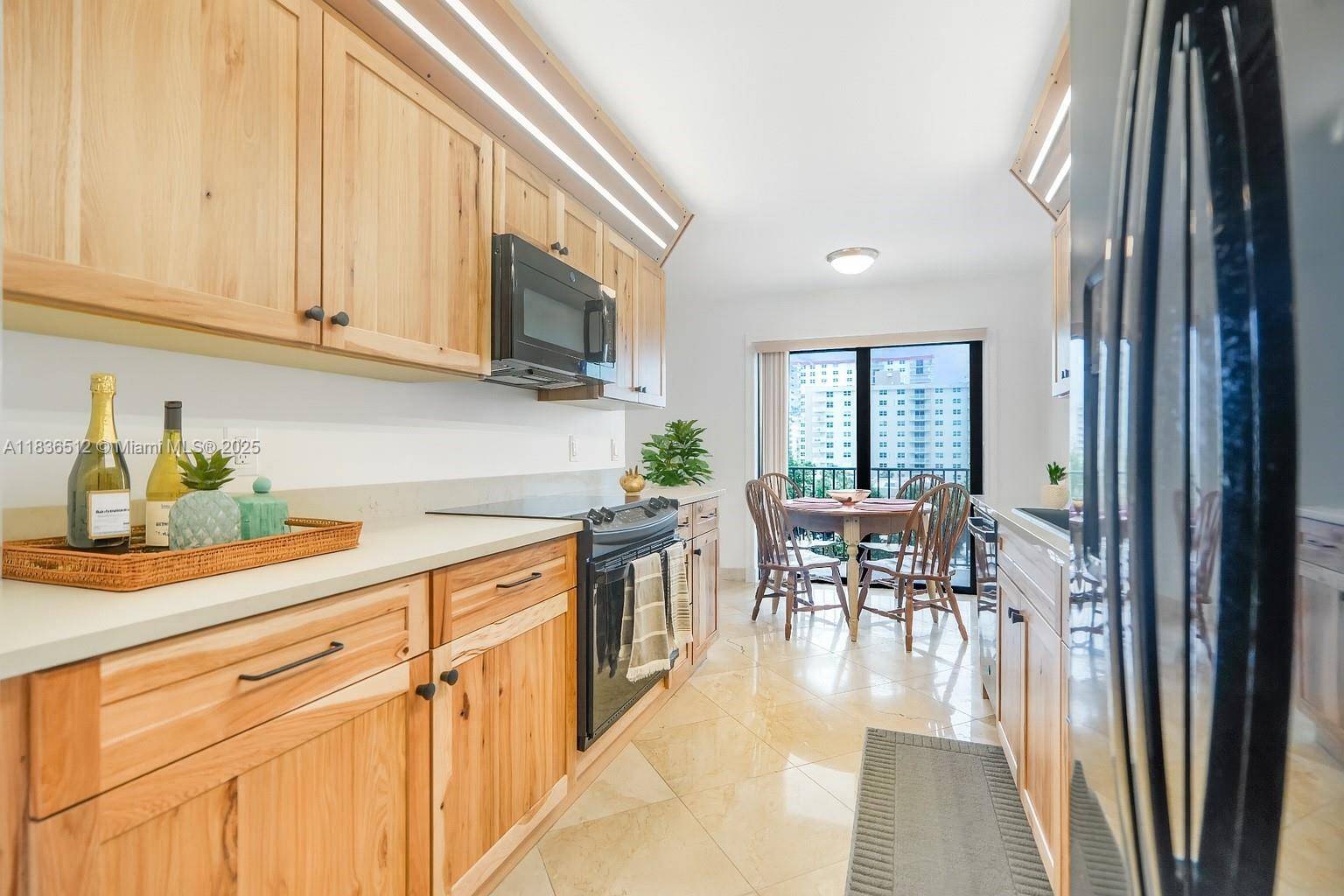 Hollywood, FL 33019,1201 S Ocean Dr #410S