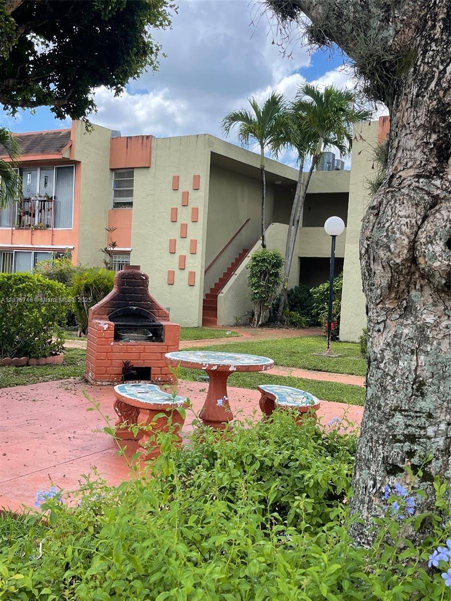 Miami, FL 33174,9331 SW 4th St #109A
