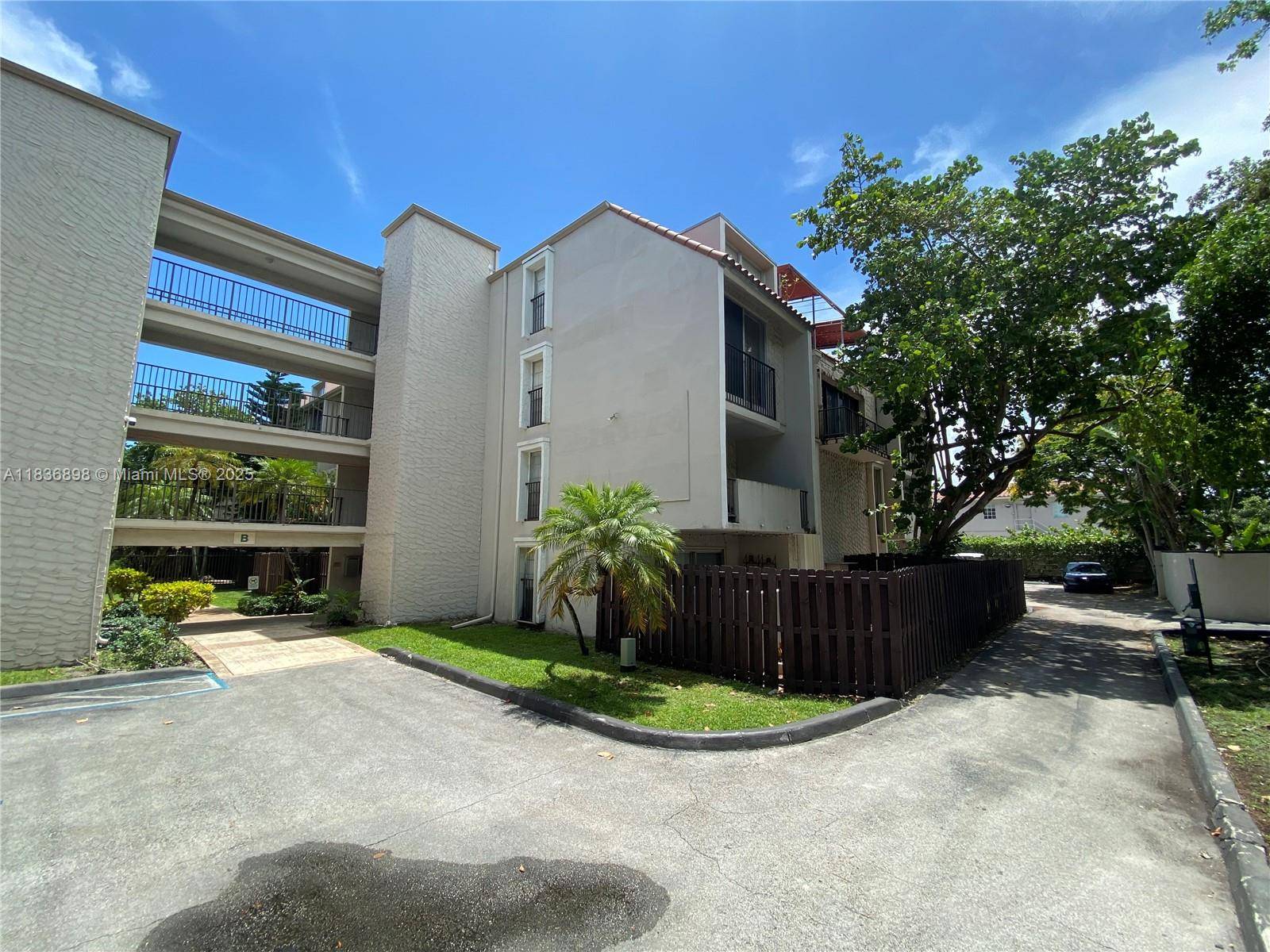 Pinecrest, FL 33156,6900 N Kendall Dr #A102