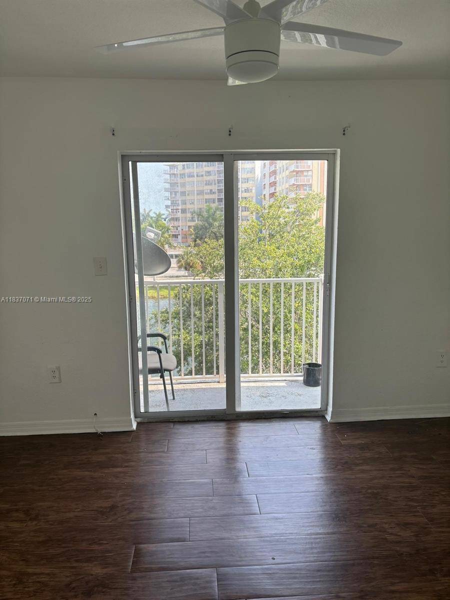 North Miami Beach, FL 33162,2050 NE 167th St #3-124
