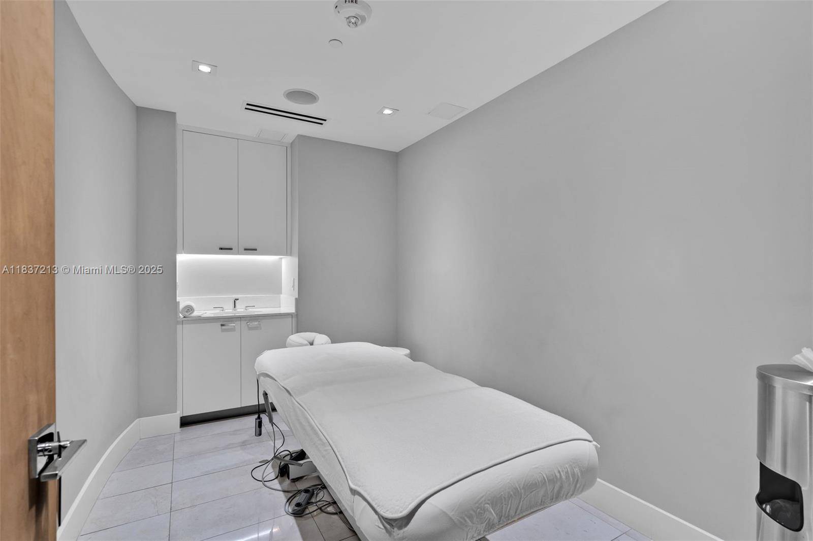 Miami, FL 33129,1643 Brickell Ave #1406