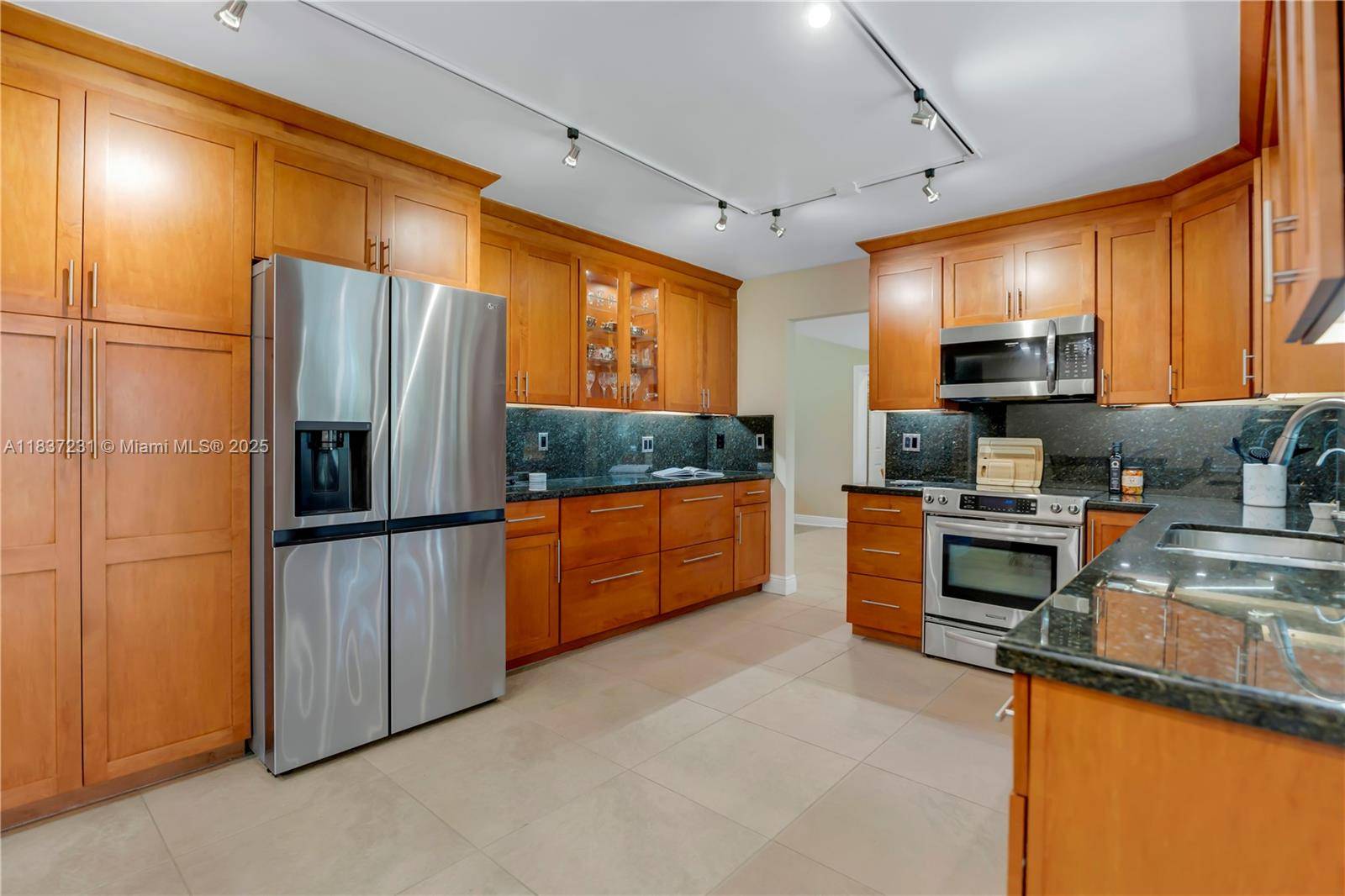 Davie, FL 33331,6421 Falconsgate Ave