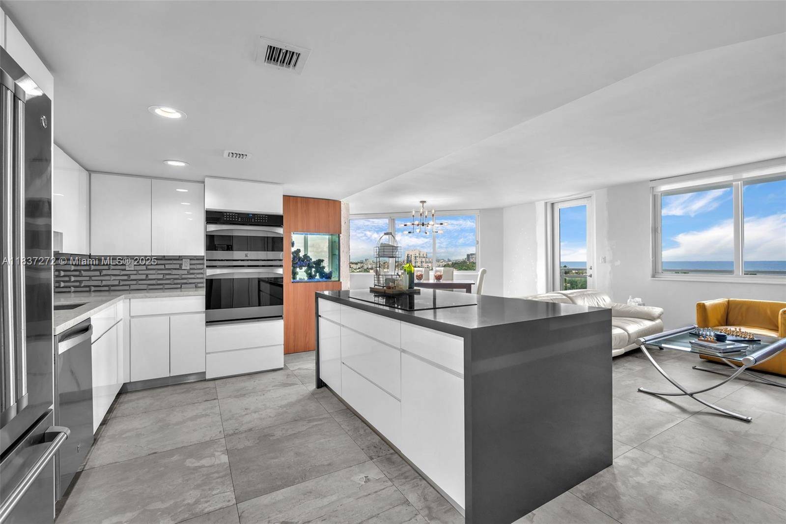 Miami Beach, FL 33141,7135 Collins Ave #736
