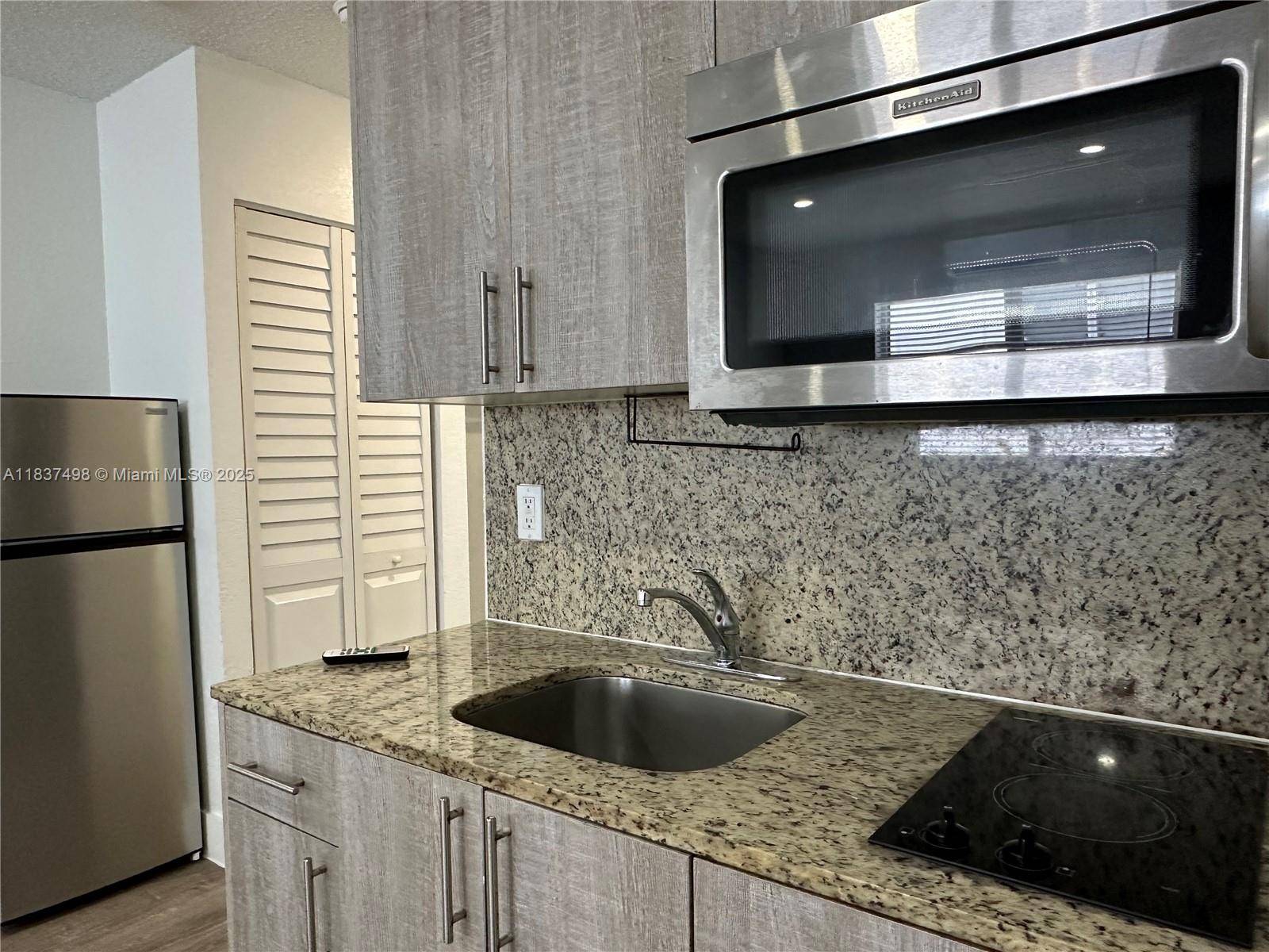 Hollywood, FL 33020,2910 Pierce St #205