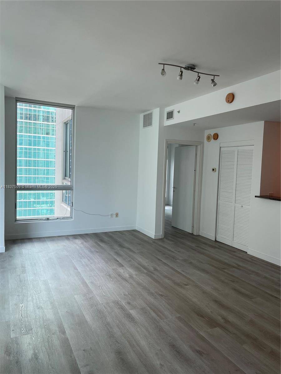 Miami, FL 33131,300 S Biscayne Blvd #T-1802