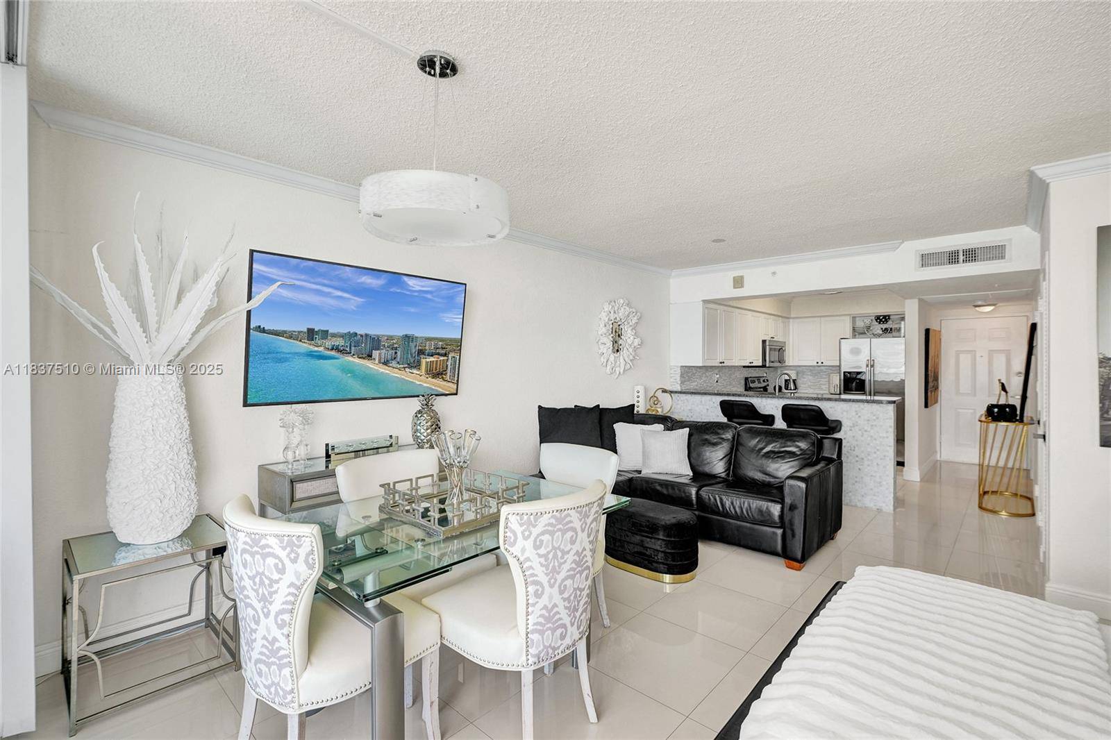 Hollywood, FL 33019,2501 S Ocean Dr #1212 (available Oct 1)